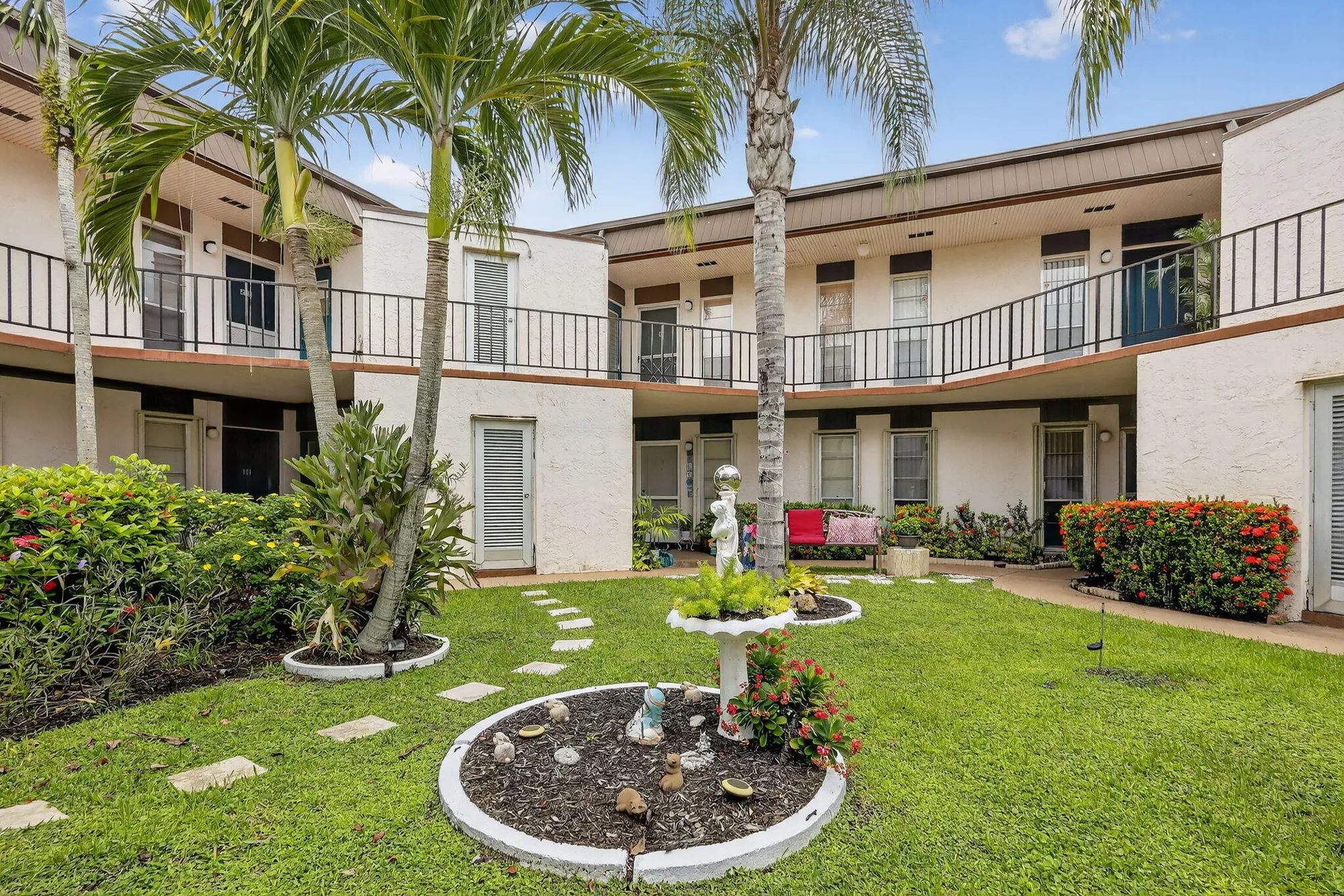 Property Slideshow image 1 of 20 | 6 greenway vlg 210, Royal Palm Beach, FL, 33411