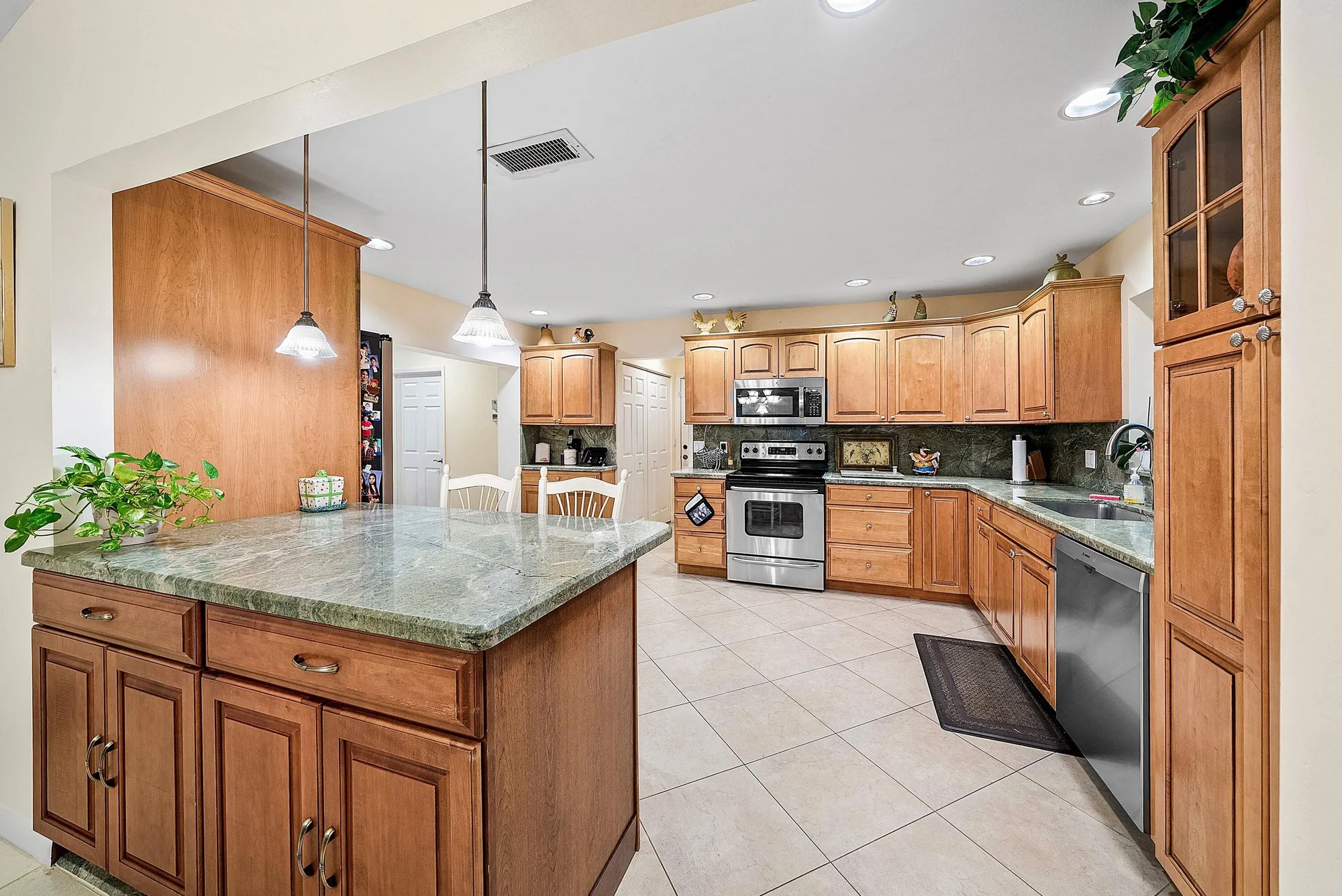 Property Slideshow image 11 of 67 | 6 woods ln 60, Boynton Beach, FL, 33436