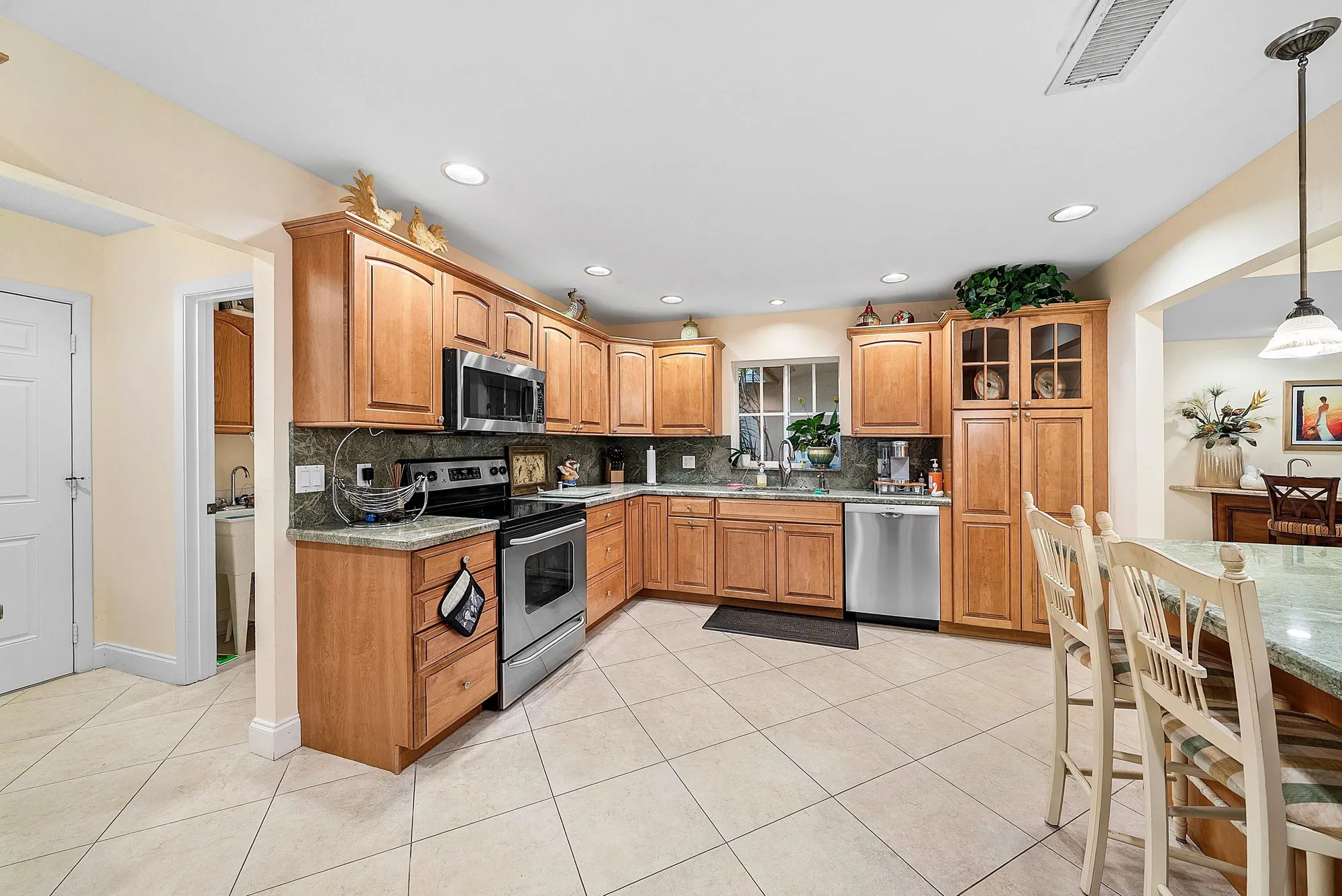 Property Slideshow image 13 of 67 | 6 woods ln 60, Boynton Beach, FL, 33436