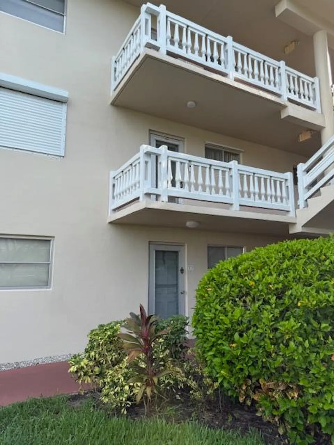 Property Slideshow image 2 of 25 | 2811 garden dr s apt 201, Palm Springs, FL, 33461