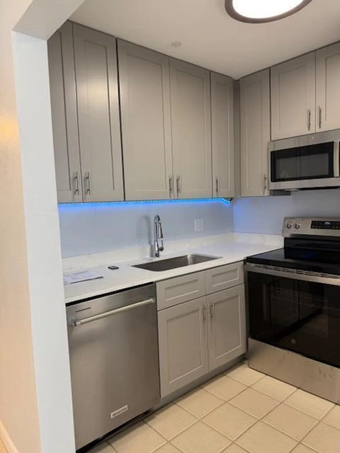 Property Slideshow image 3 of 32 | 3240 lake osborne dr 108, Lake Worth Beach, FL, 33461