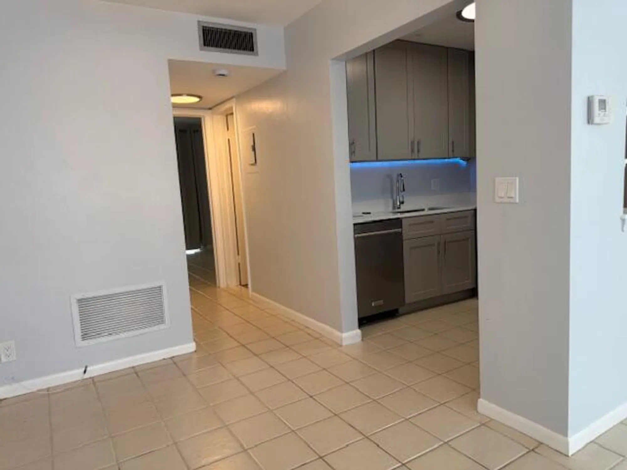 Property Slideshow image 6 of 32 | 3240 lake osborne dr 108, Lake Worth Beach, FL, 33461