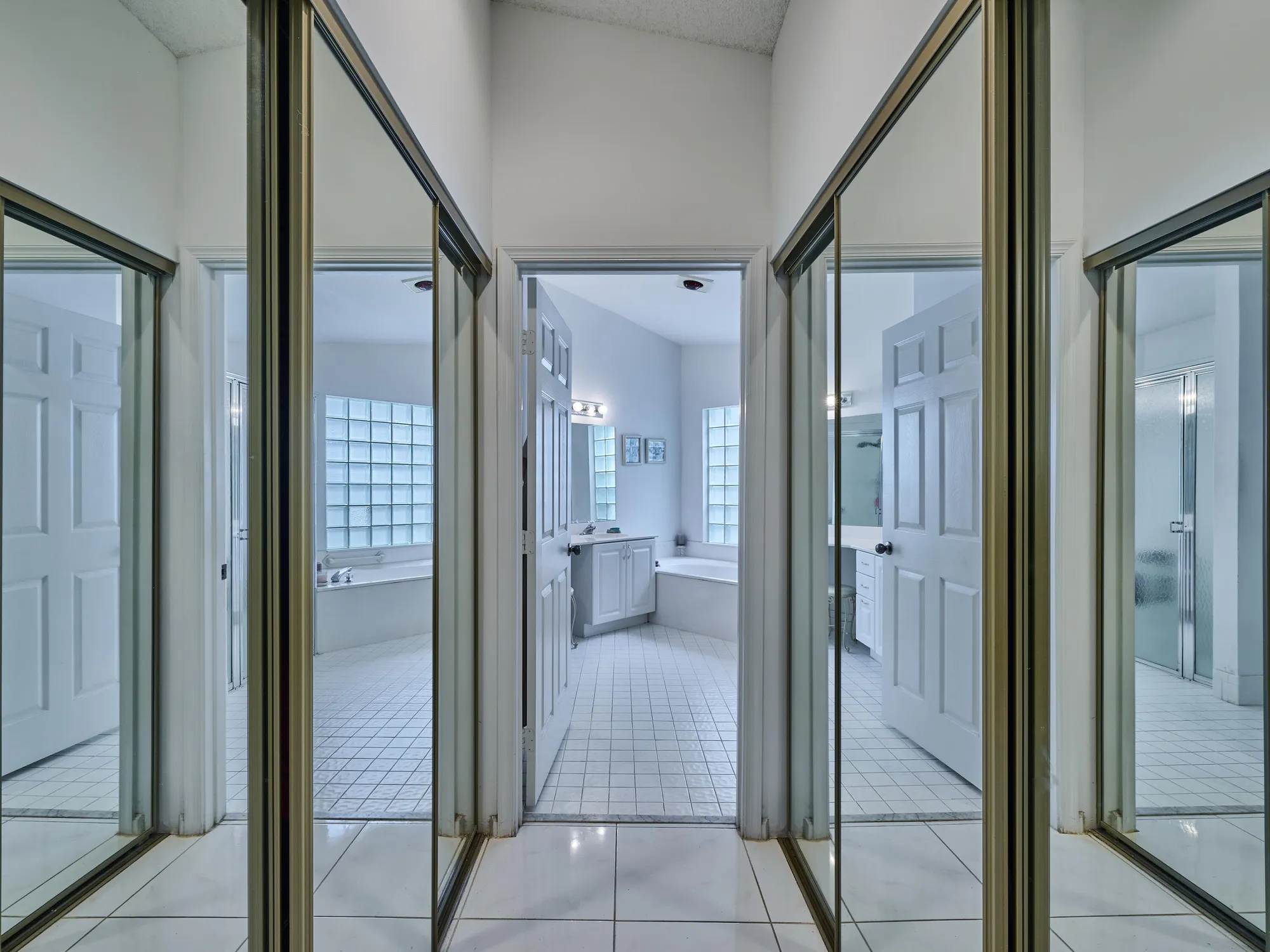 Property Slideshow image 15 of 25 | 9758 harbour lake cir, Boynton Beach, FL, 33437