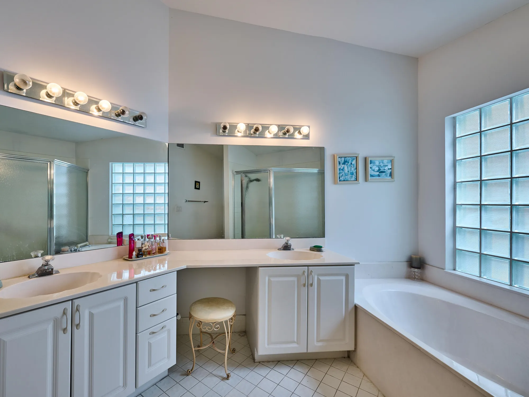 Property Slideshow image 16 of 25 | 9758 harbour lake cir, Boynton Beach, FL, 33437