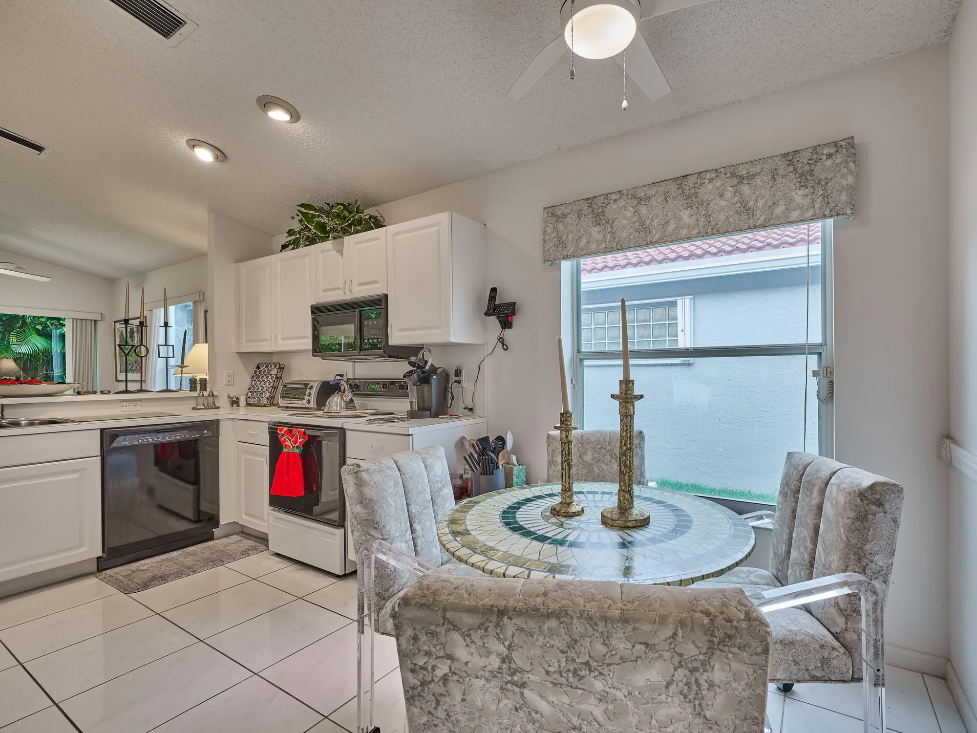 Property Slideshow image 7 of 25 | 9758 harbour lake cir, Boynton Beach, FL, 33437