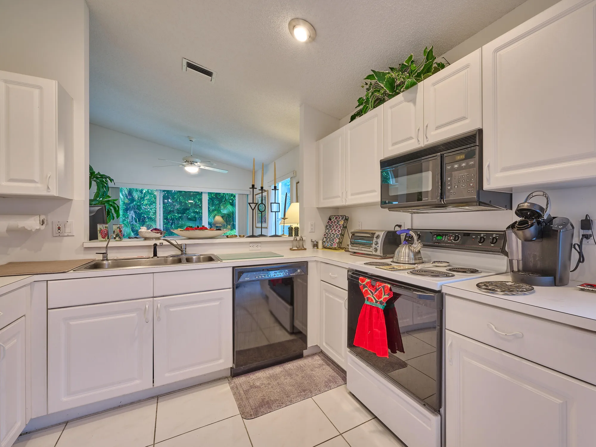Property Slideshow image 8 of 25 | 9758 harbour lake cir, Boynton Beach, FL, 33437