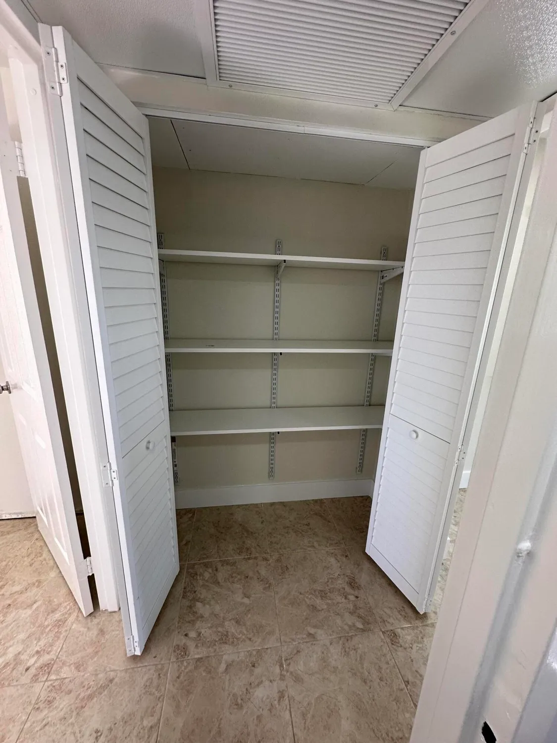 Property Slideshow image 8 of 29 | 215 flanders e unit e, Delray Beach, FL, 33484