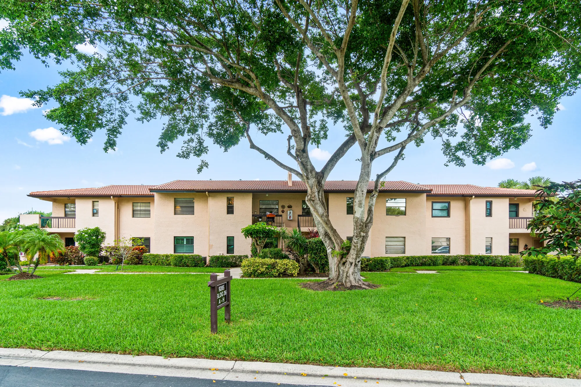 Property Slideshow image 1 of 44 | 9285 vista del lago d, Boca Raton, FL, 33428