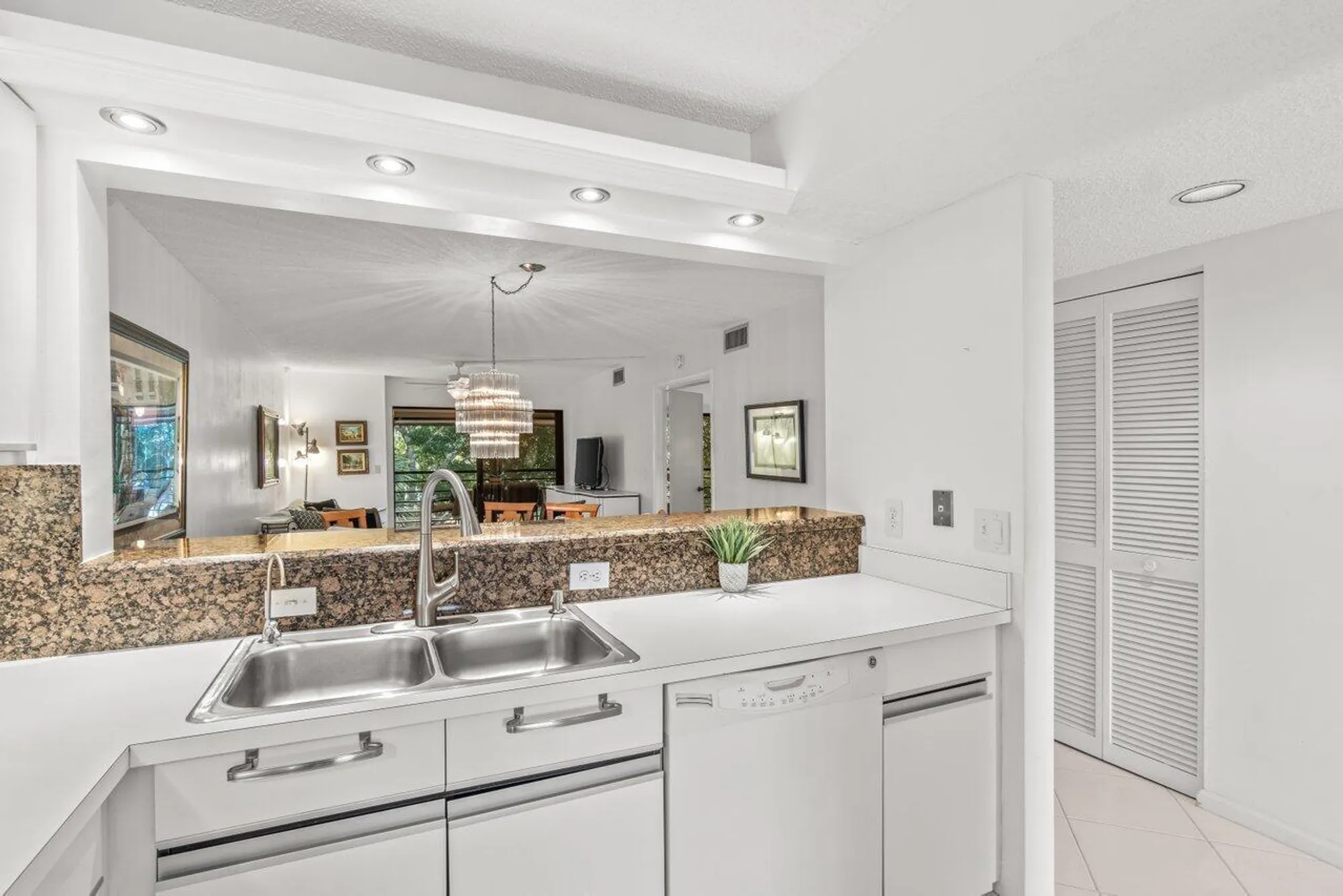 Property Slideshow image 11 of 22 | 5380 cedar lake 303 dr 303, Boynton Beach, FL, 33437