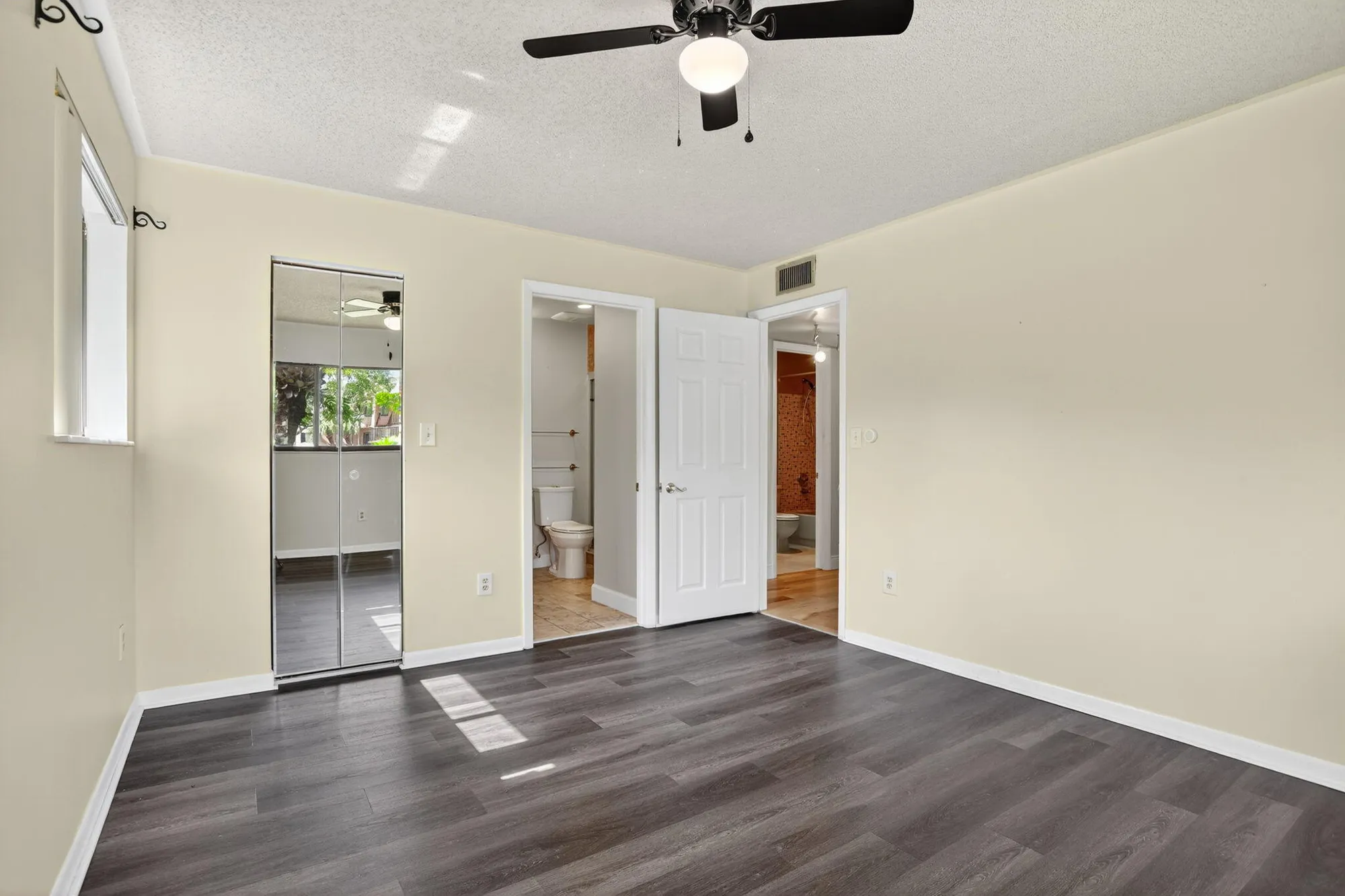 Property Slideshow image 18 of 43 | 7711 ashmont cir # 215, Tamarac, FL, 33321