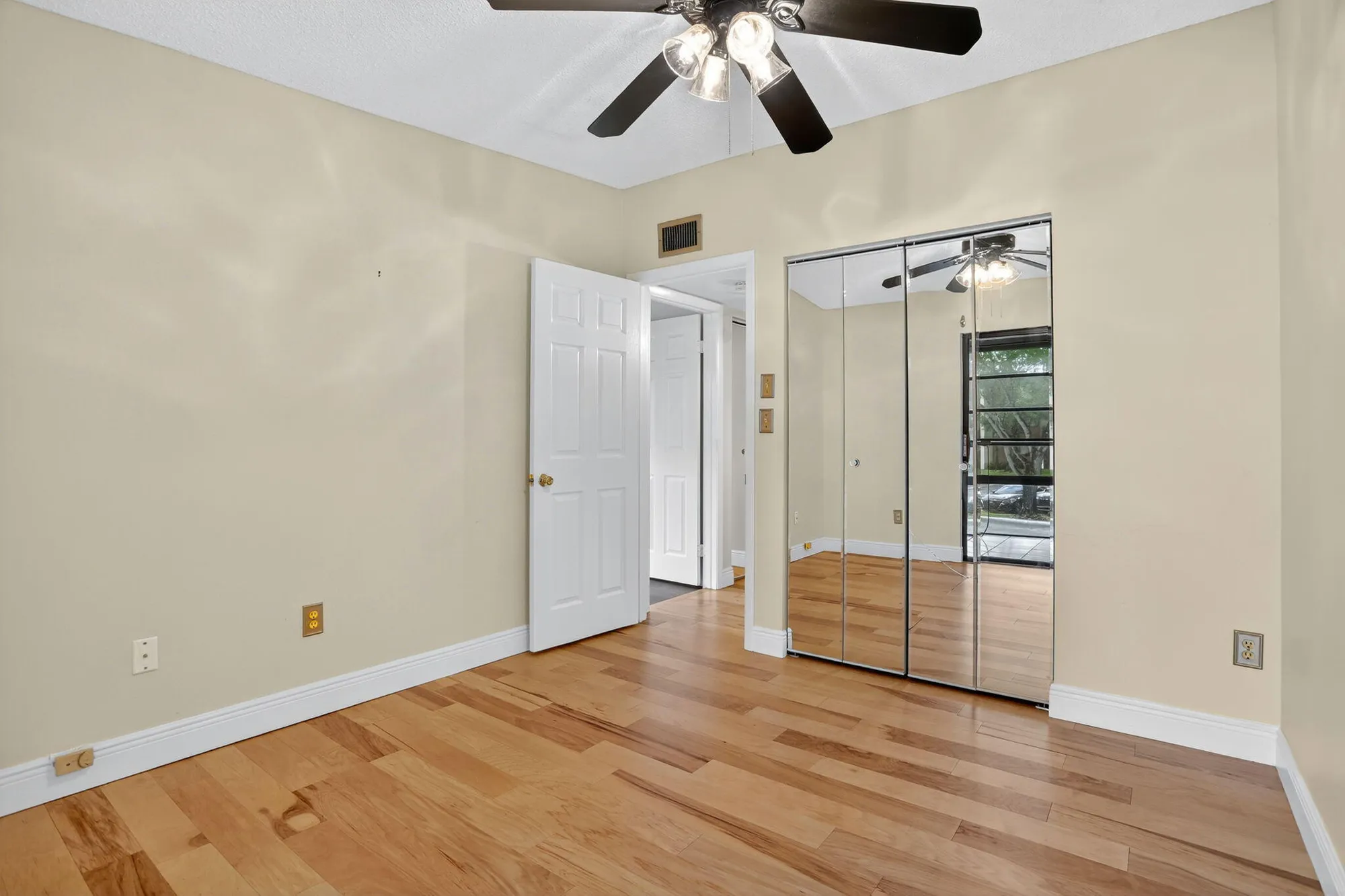 Property Slideshow image 15 of 43 | 7711 ashmont cir # 215, Tamarac, FL, 33321