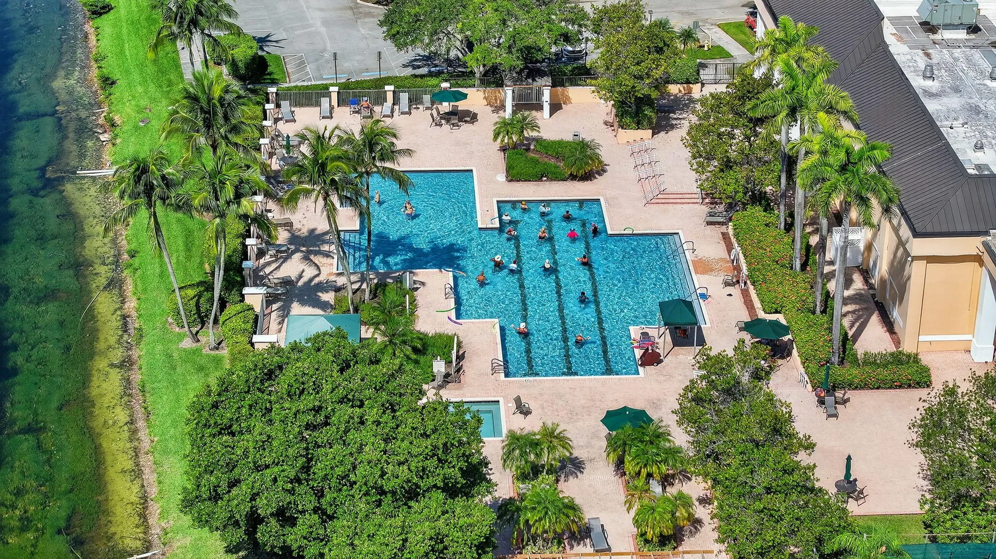 Property Slideshow image 34 of 43 | 7711 ashmont cir # 215, Tamarac, FL, 33321