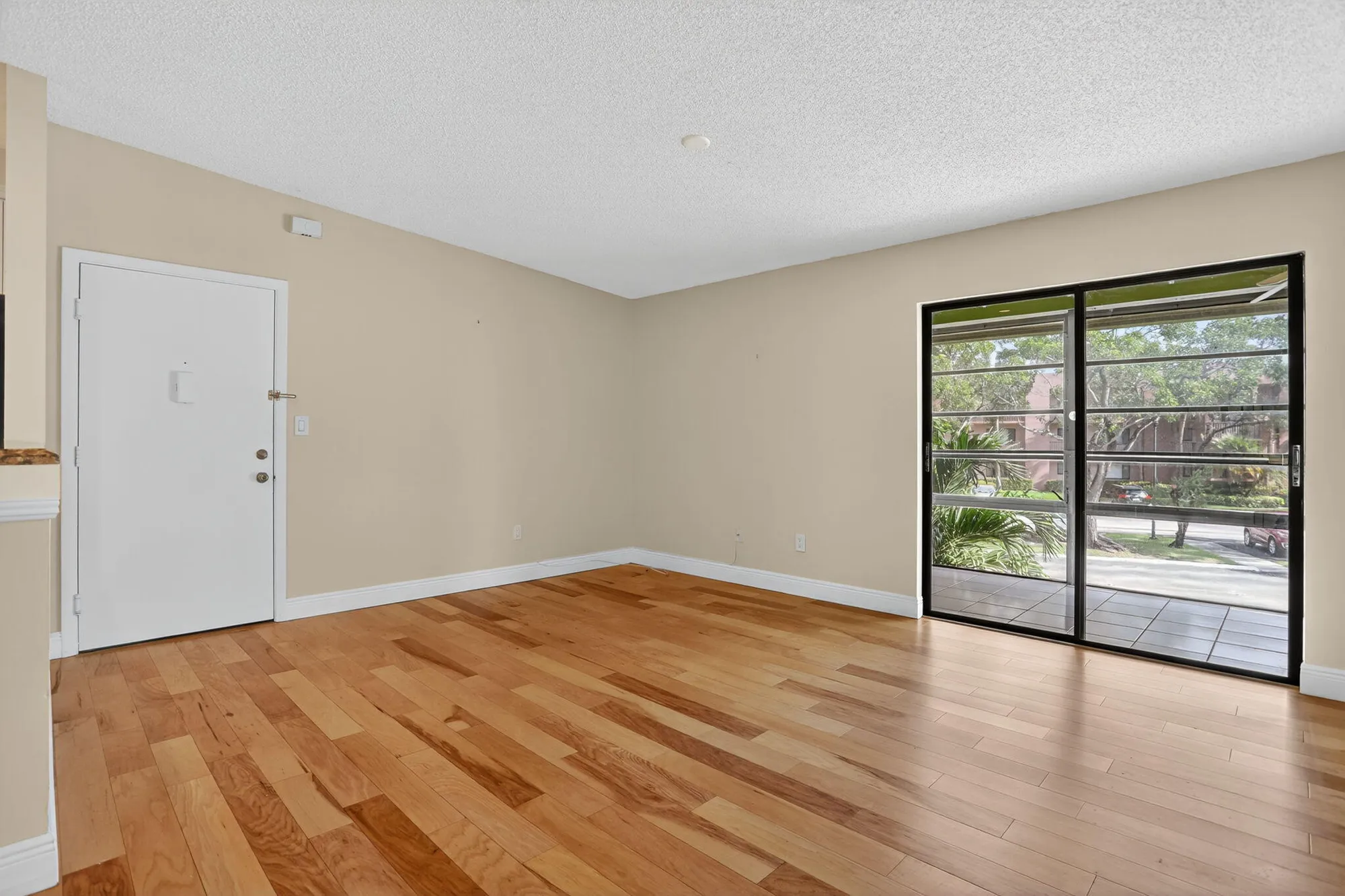Property Slideshow image 5 of 43 | 7711 ashmont cir # 215, Tamarac, FL, 33321
