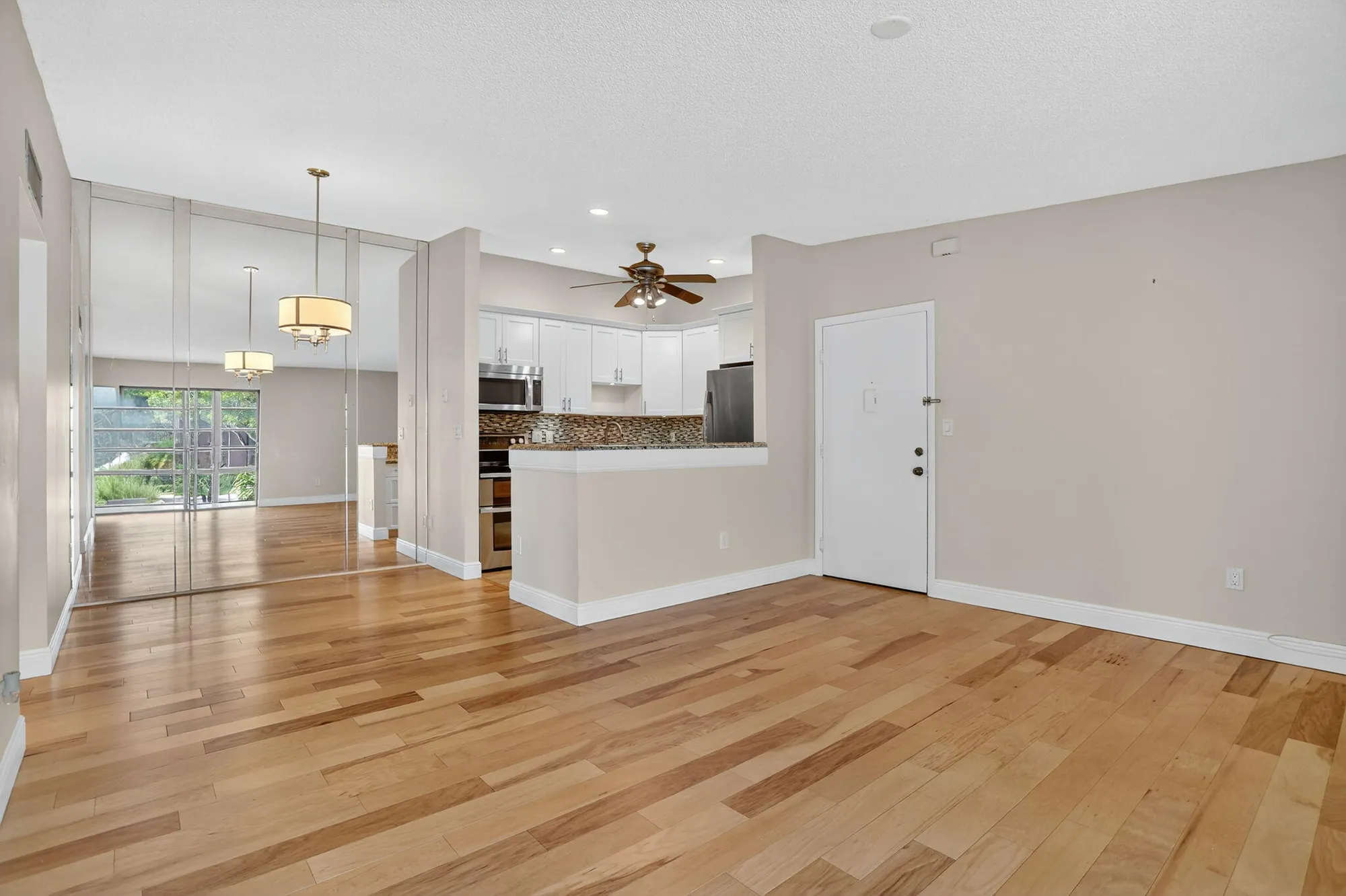 Property Slideshow image 6 of 43 | 7711 ashmont cir # 215, Tamarac, FL, 33321