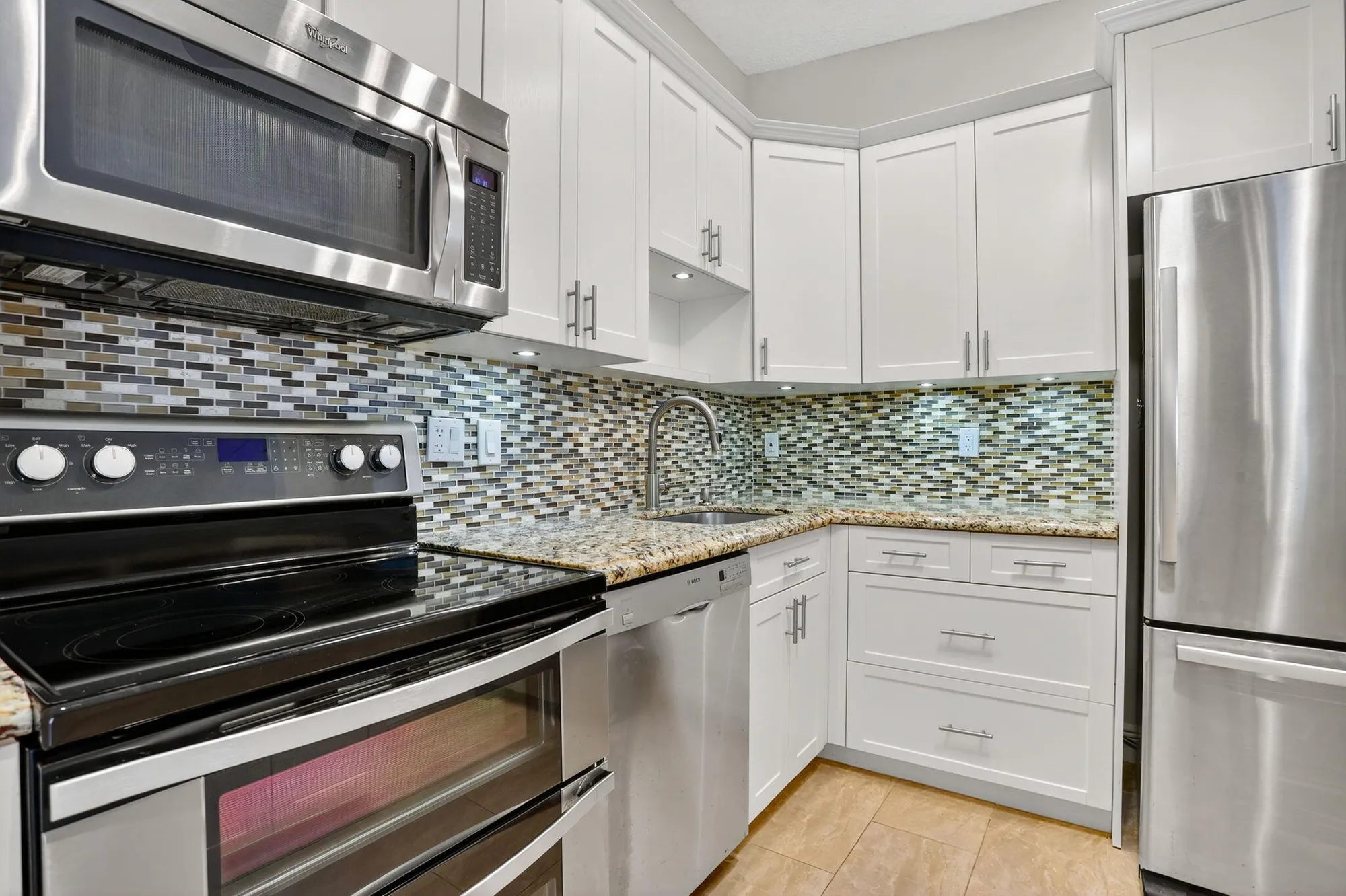 Property Slideshow image 8 of 43 | 7711 ashmont cir # 215, Tamarac, FL, 33321