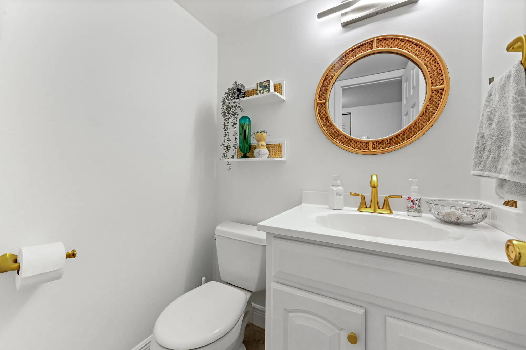 Property Slideshow image 12 of 23 | 2600 s kanner hwy f9, Stuart, FL, 34994