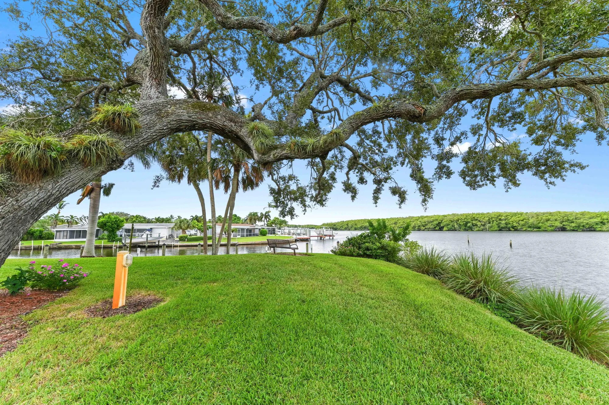 Property Slideshow image 19 of 23 | 2600 s kanner hwy f9, Stuart, FL, 34994