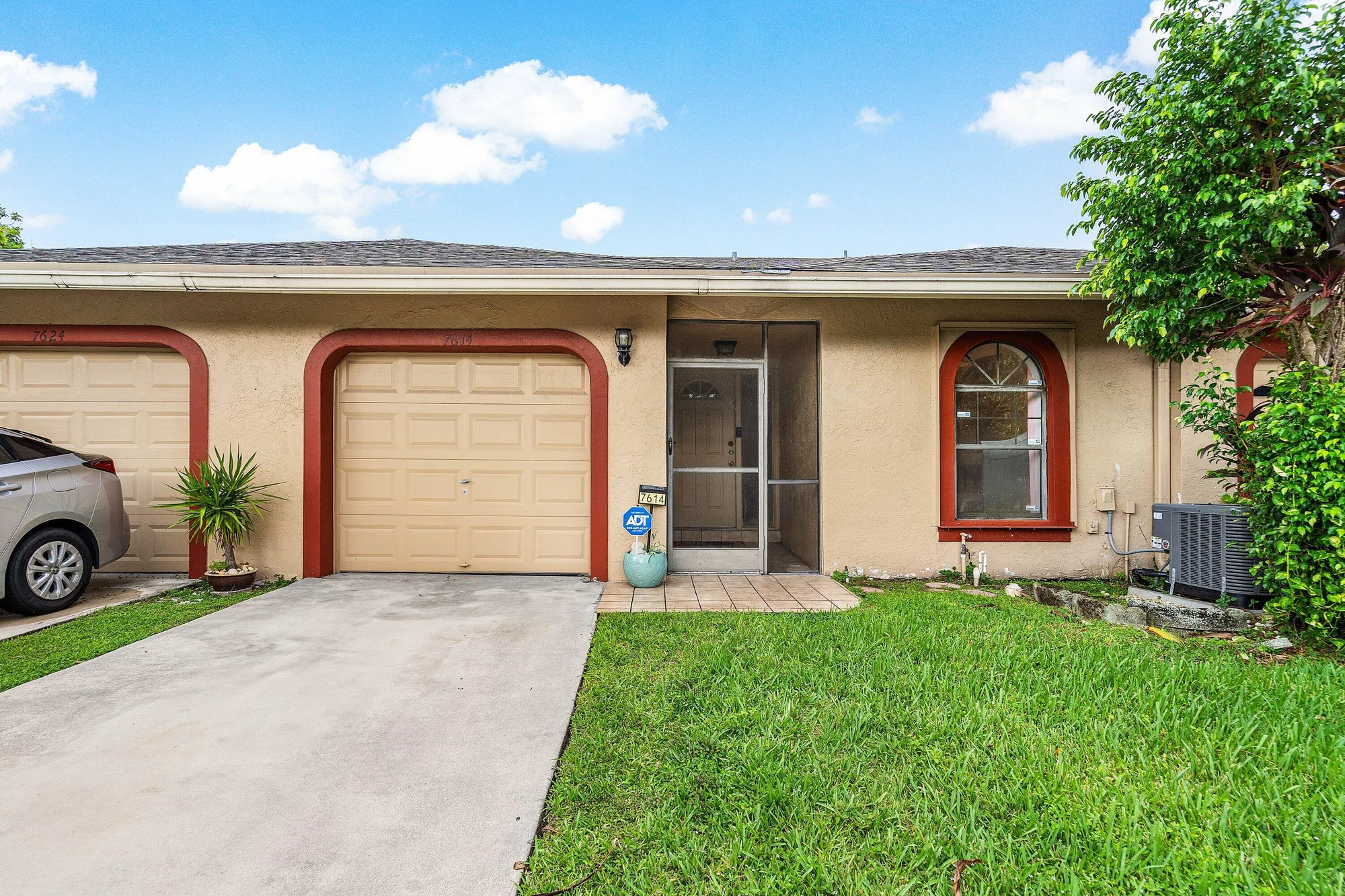 Property Slideshow image 2 of 42 | 7614 nw 99th ave, Tamarac, FL, 33321