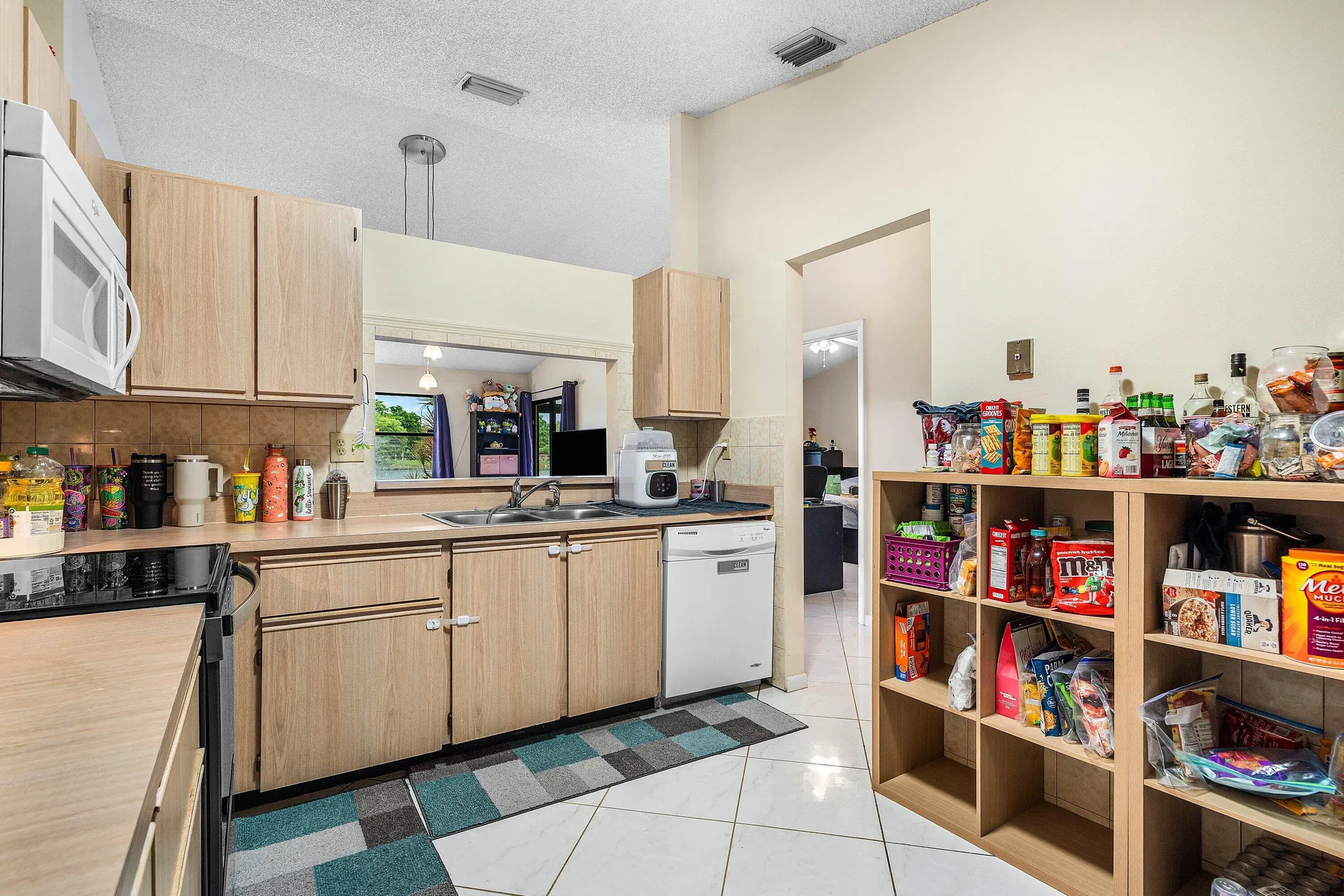 Property Slideshow image 9 of 42 | 7614 nw 99th ave, Tamarac, FL, 33321