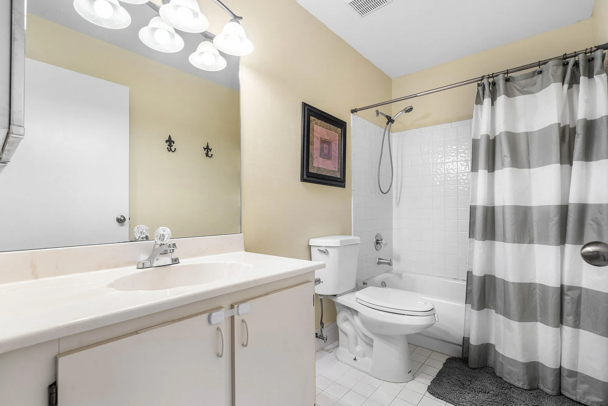 Property Slideshow image 12 of 42 | 7614 nw 99th ave, Tamarac, FL, 33321