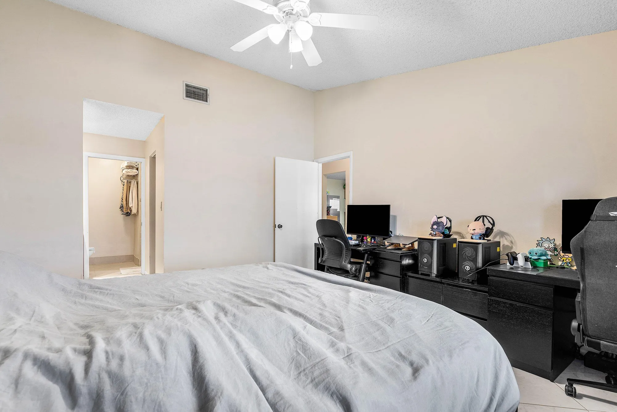 Property Slideshow image 15 of 42 | 7614 nw 99th ave, Tamarac, FL, 33321