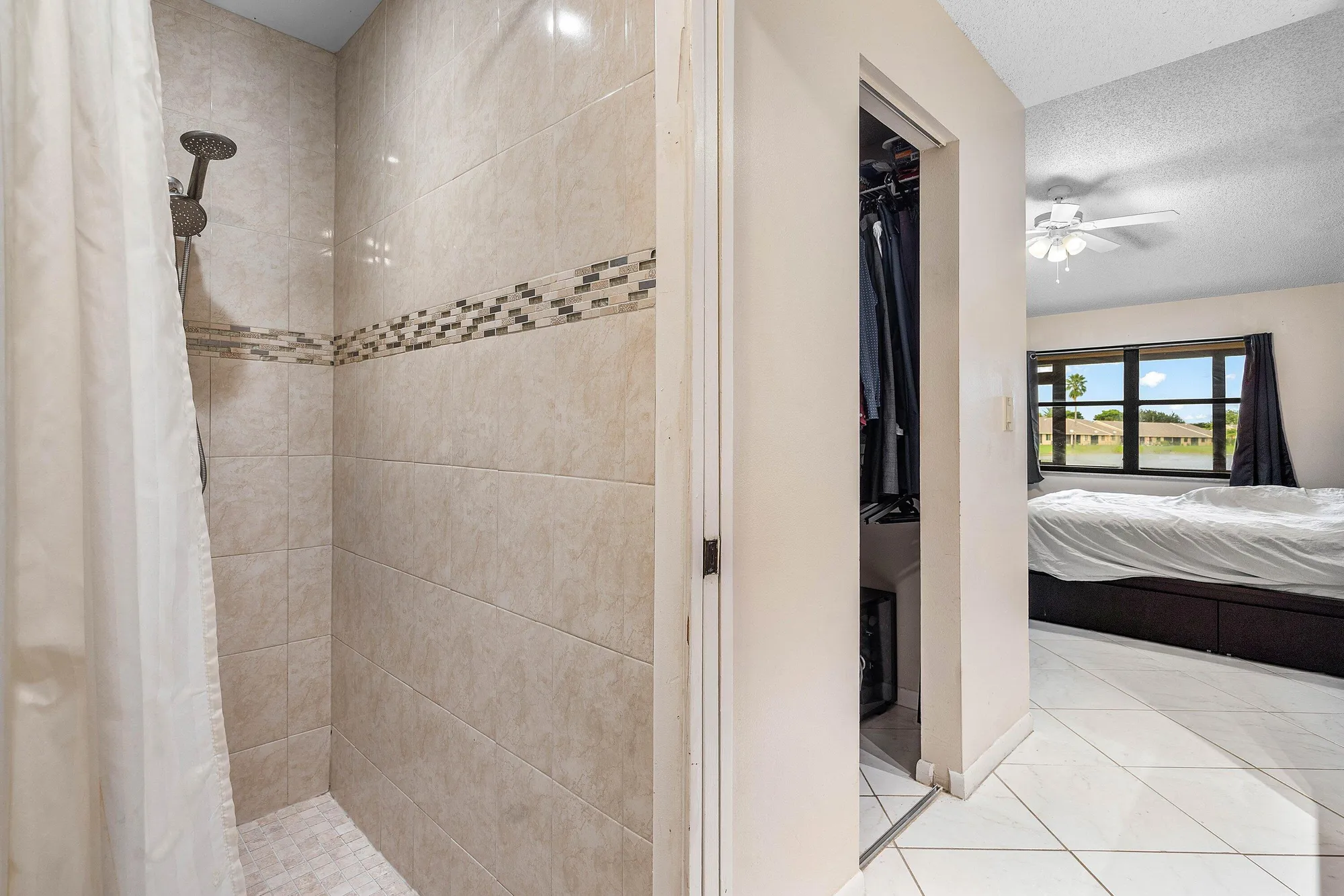 Property Slideshow image 17 of 42 | 7614 nw 99th ave, Tamarac, FL, 33321