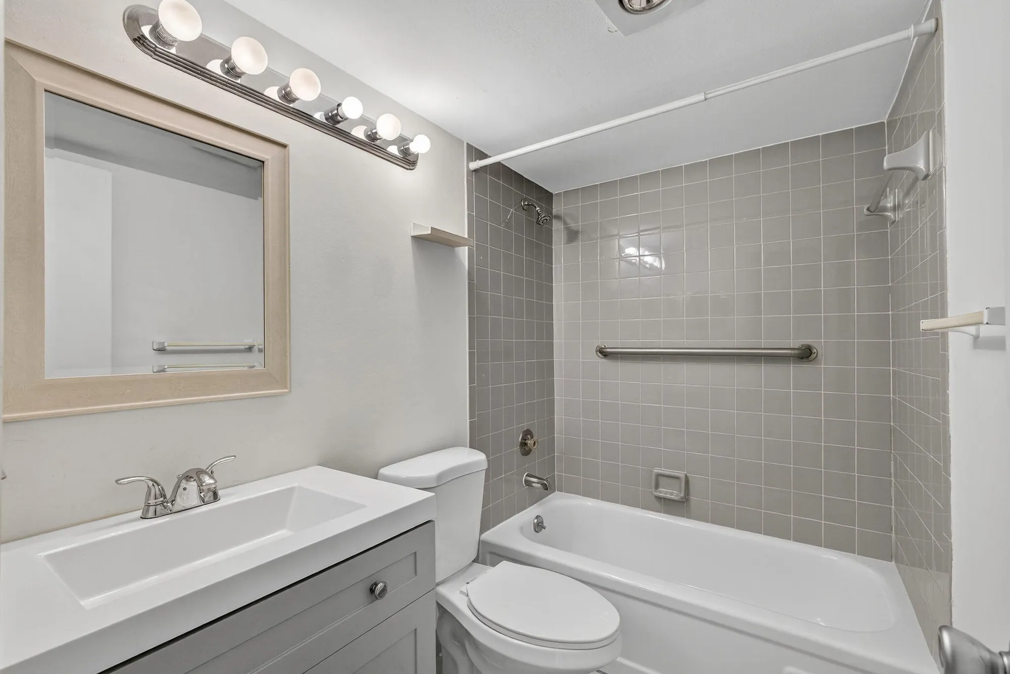 Property Slideshow image 3 of 28 | 7 dorchester a a, West Palm Beach, FL, 33417