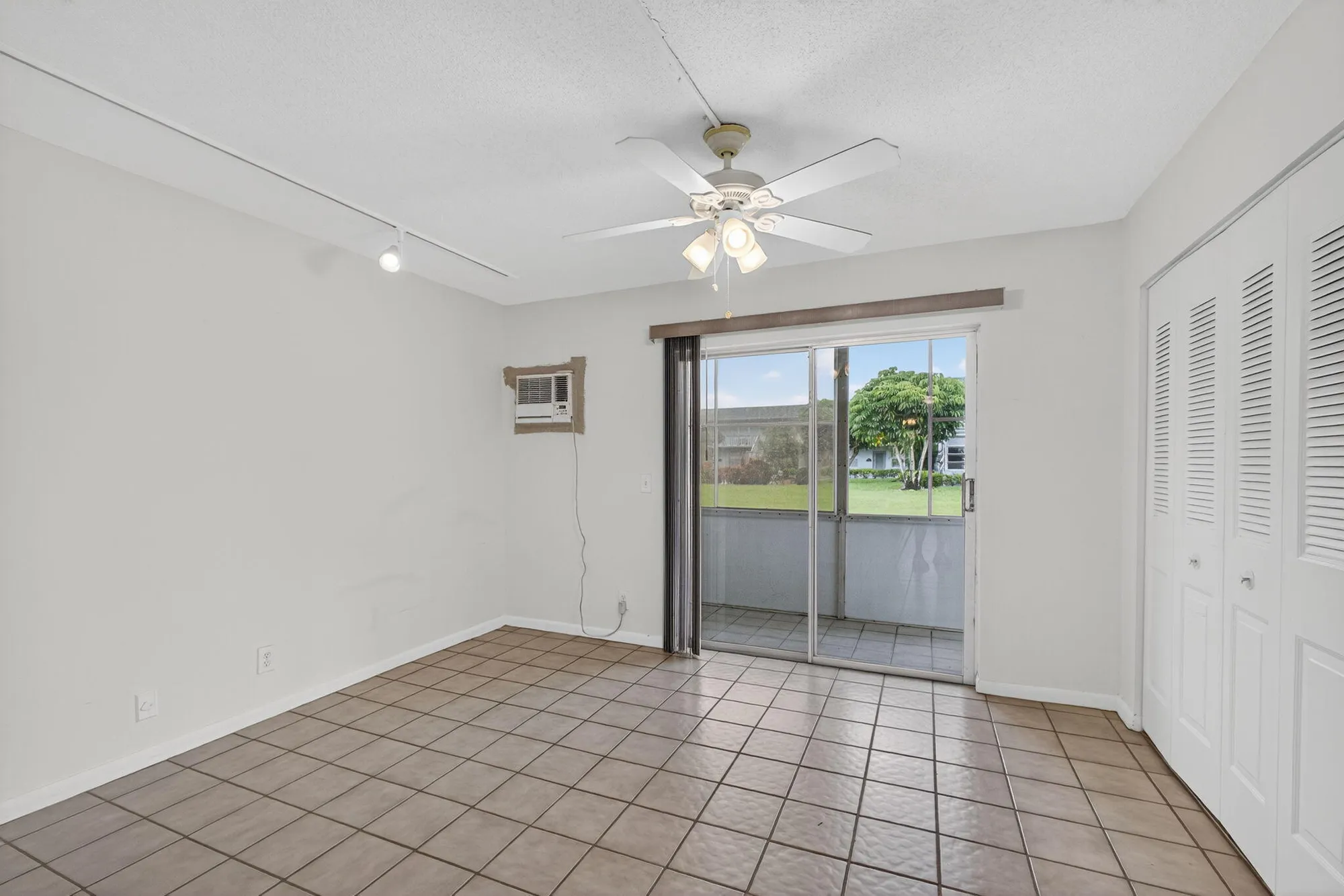 Property Slideshow image 4 of 28 | 7 dorchester a a, West Palm Beach, FL, 33417