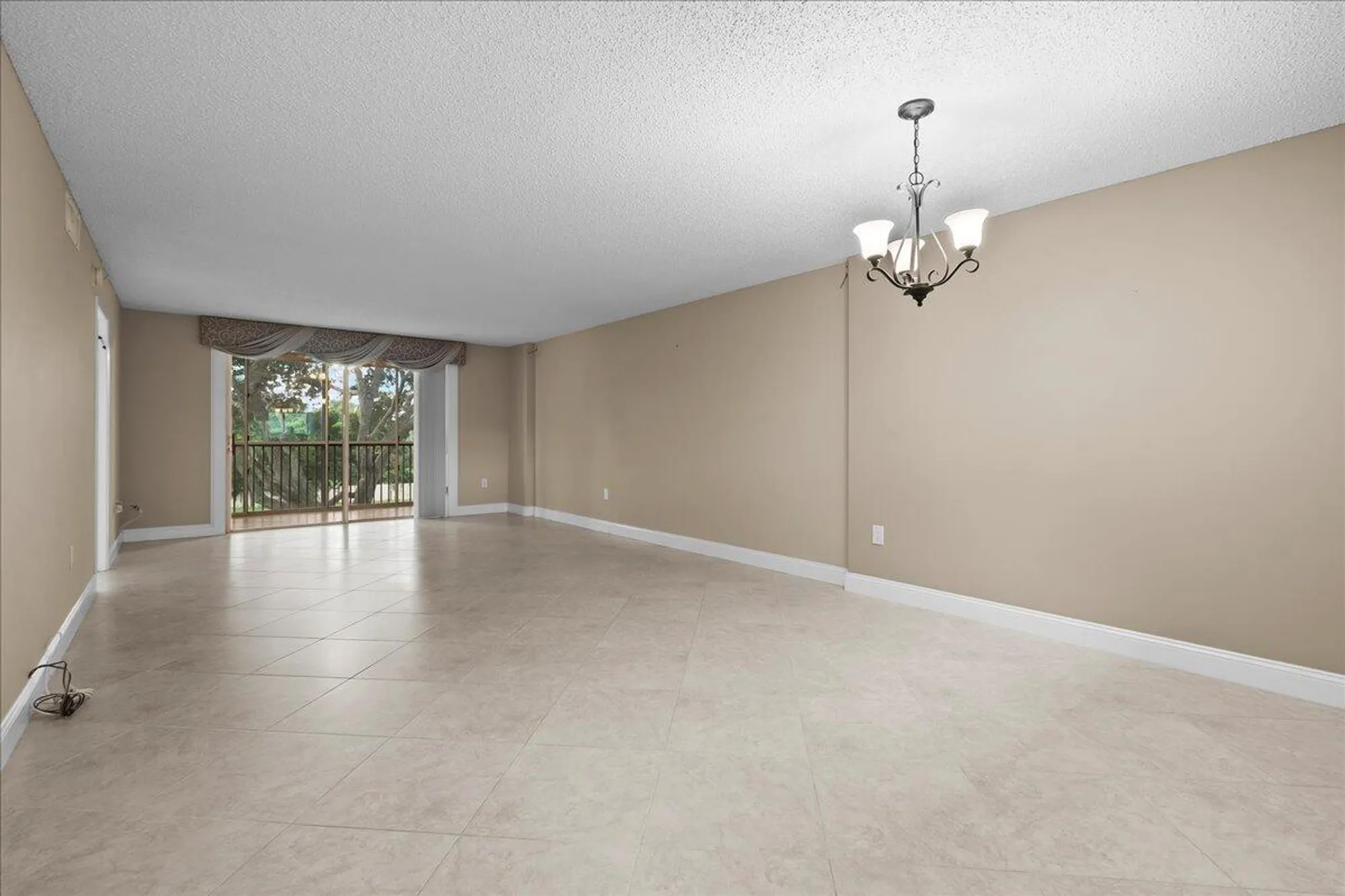 Property Slideshow image 6 of 35 | 4734 lucerne lakes blvd 302, Lake Worth, FL, 33467