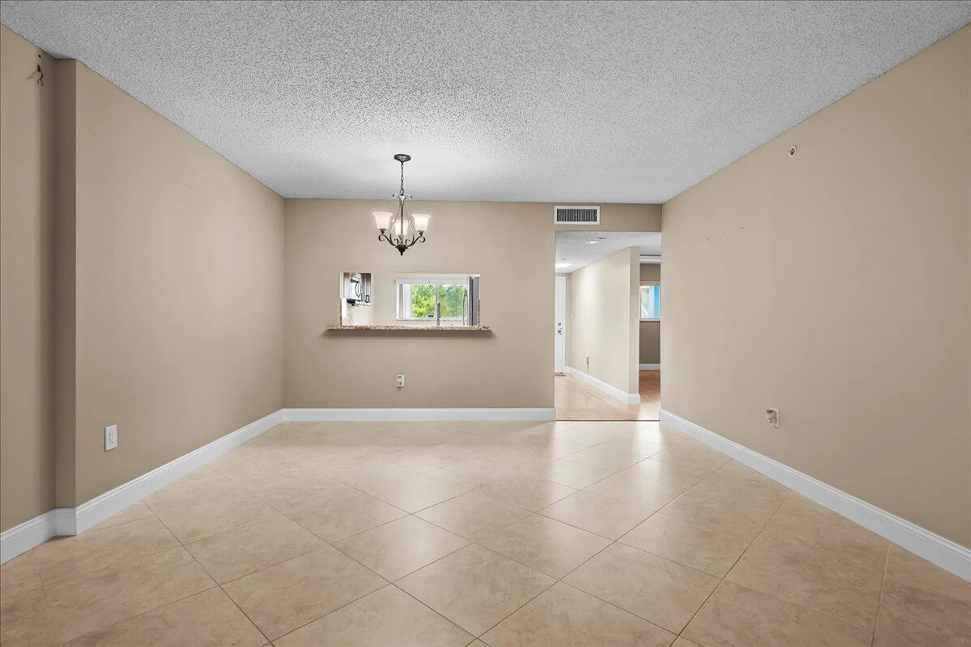 Property Slideshow image 8 of 35 | 4734 lucerne lakes blvd 302, Lake Worth, FL, 33467