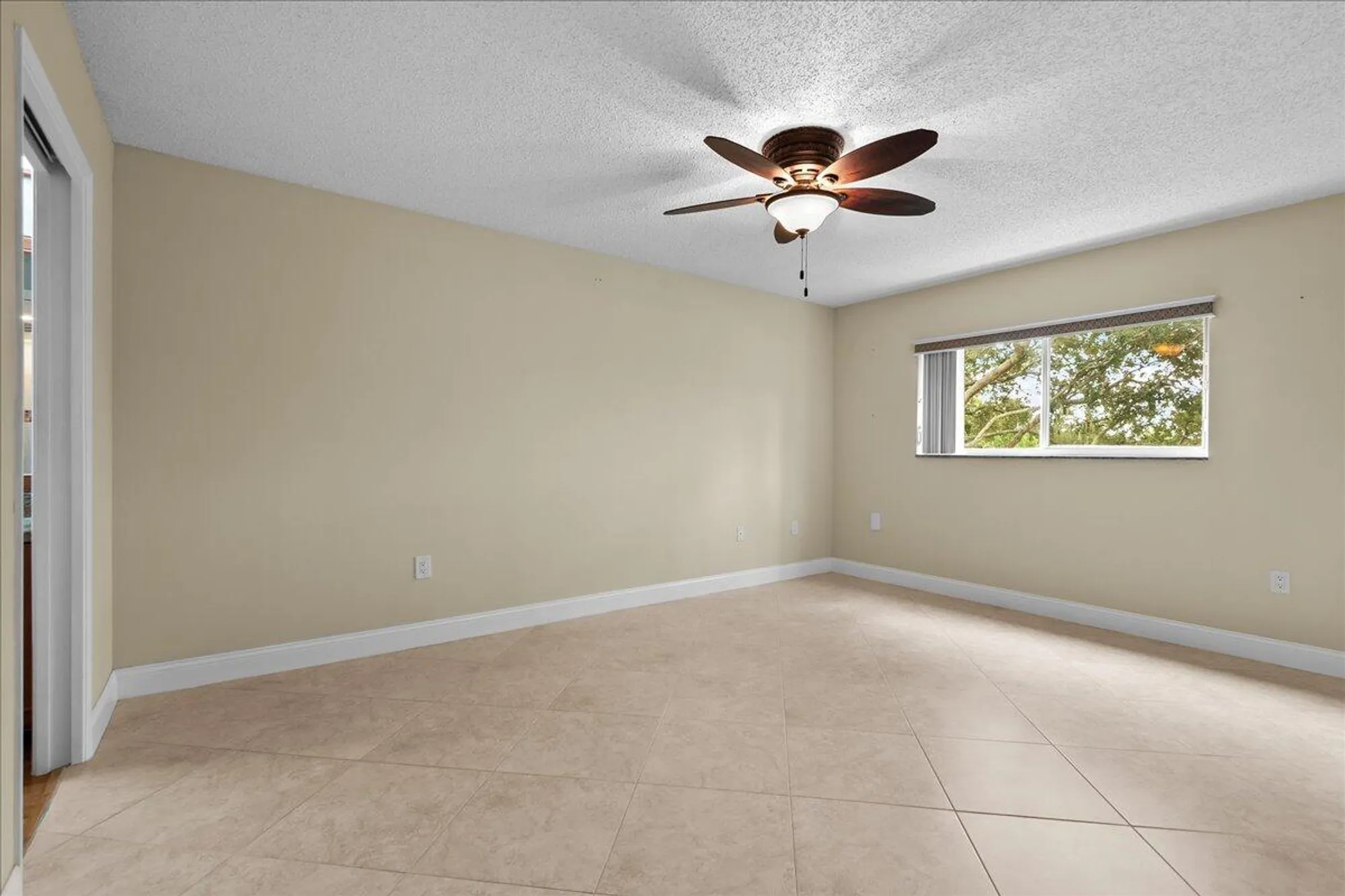 Property Slideshow image 14 of 35 | 4734 lucerne lakes blvd 302, Lake Worth, FL, 33467