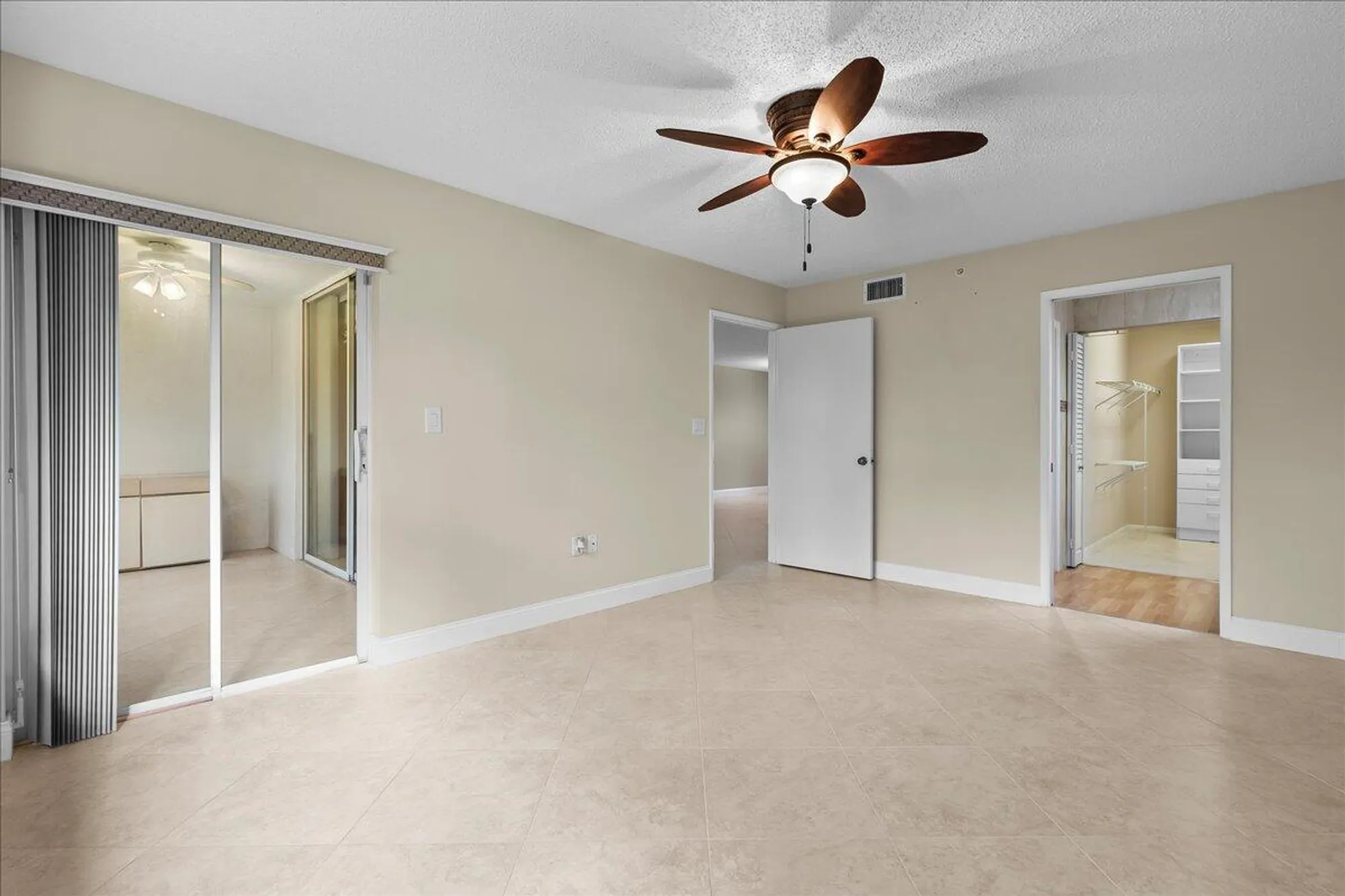 Property Slideshow image 15 of 35 | 4734 lucerne lakes blvd 302, Lake Worth, FL, 33467