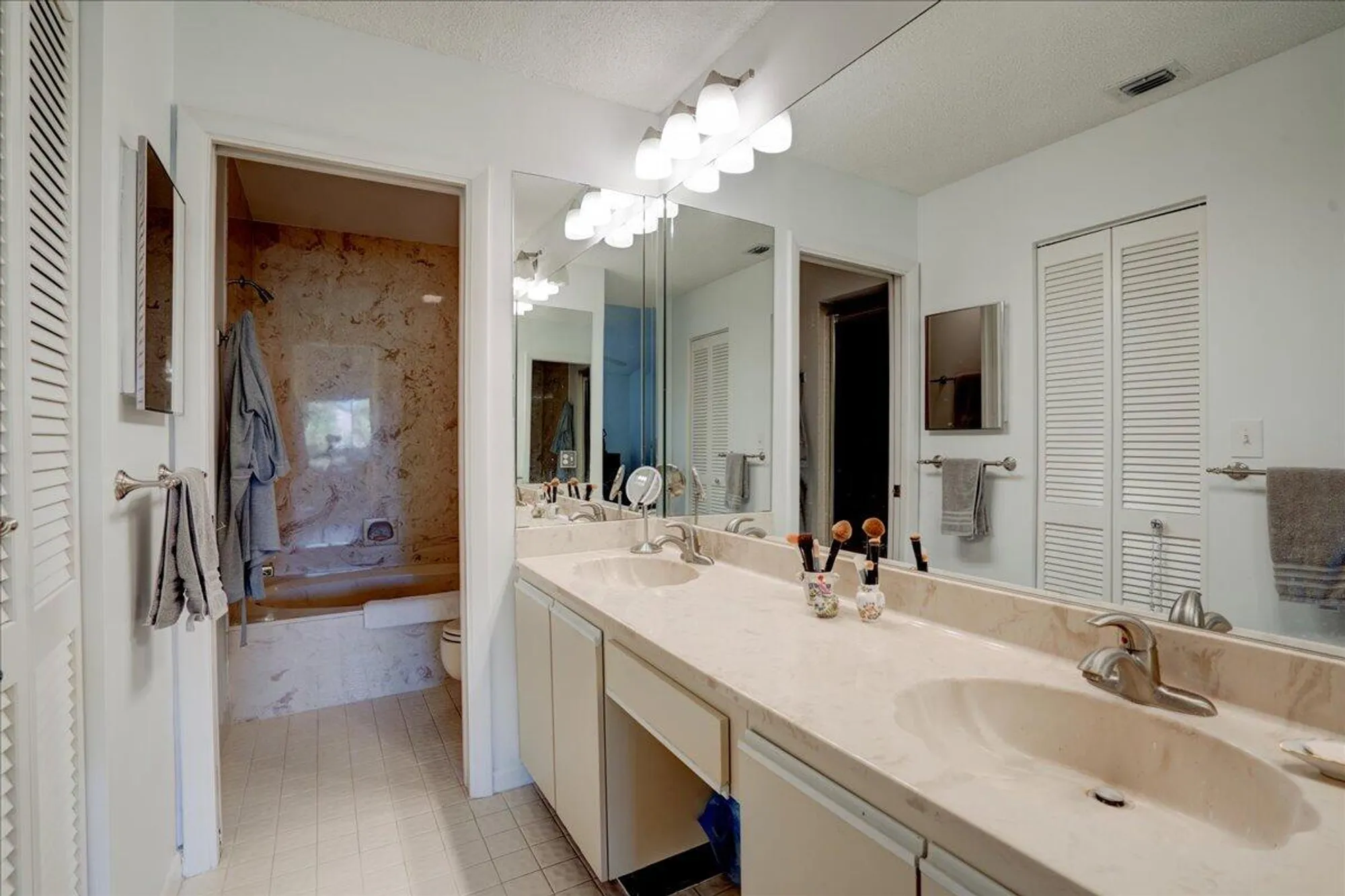 Property Slideshow image 28 of 39 | 5121 oak hill ln 423, Delray Beach, FL, 33484