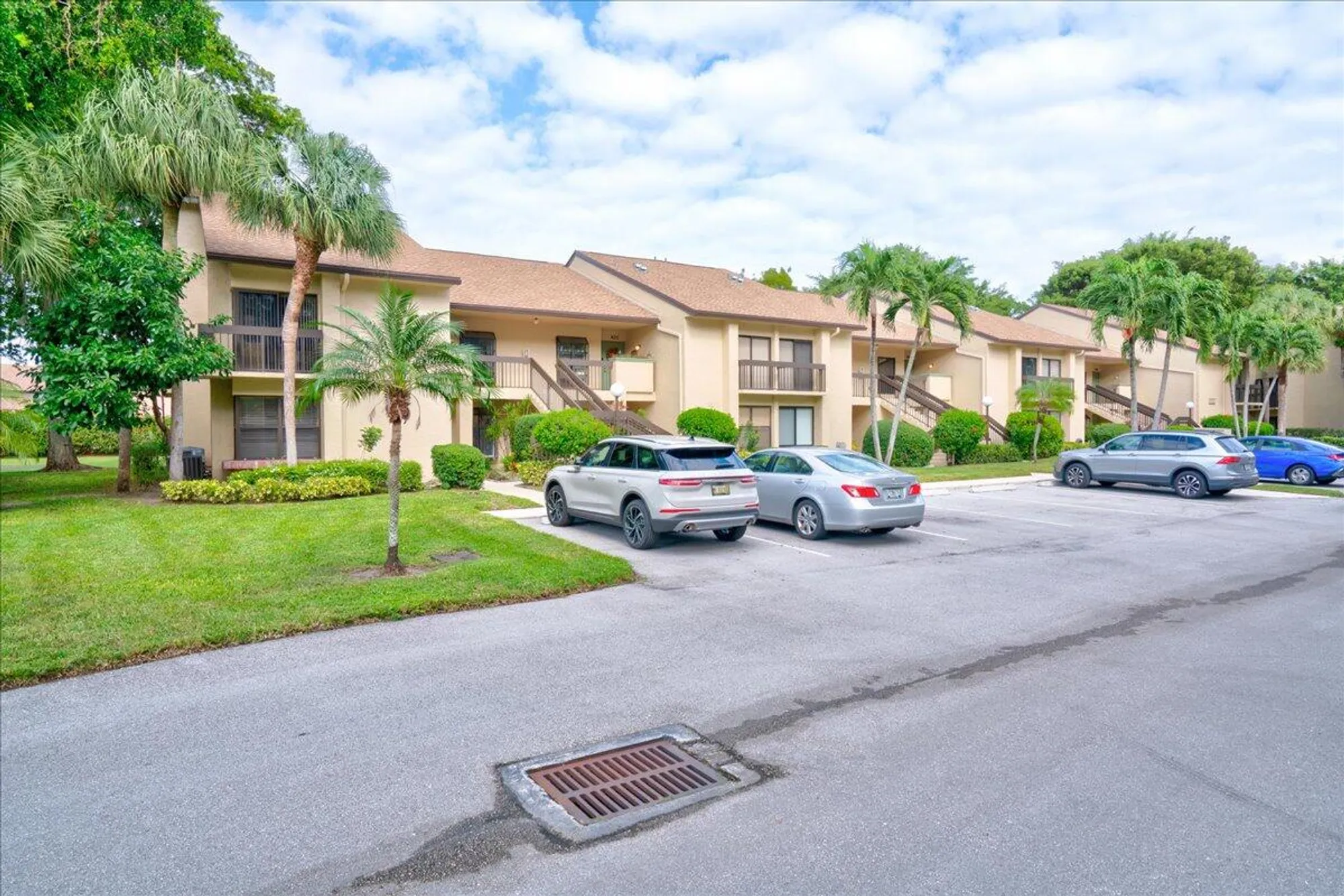 Property Slideshow image 2 of 39 | 5121 oak hill ln 423, Delray Beach, FL, 33484
