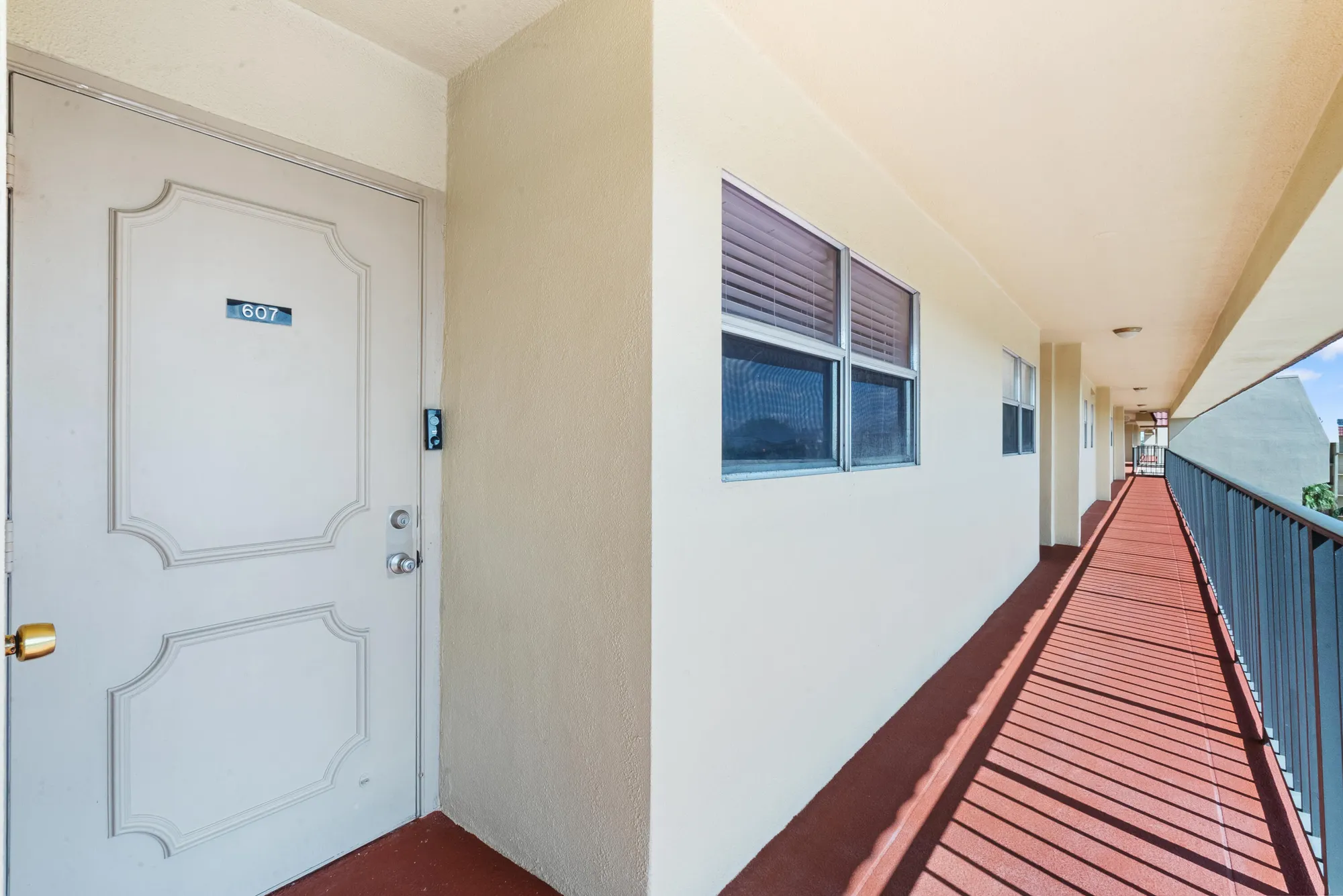 Property Slideshow image 4 of 30 | 3590 via poinciana apt 607, Lake Worth, FL, 33467