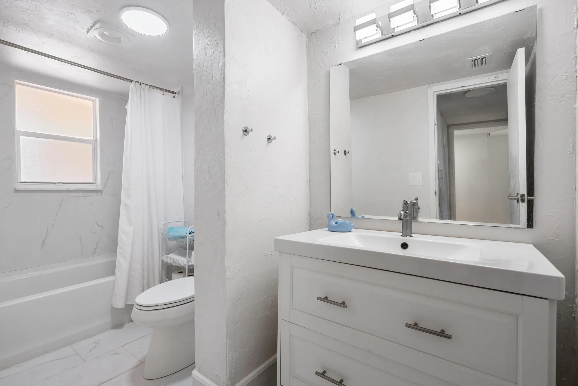 Property Slideshow image 17 of 30 | 3590 via poinciana apt 607, Lake Worth, FL, 33467