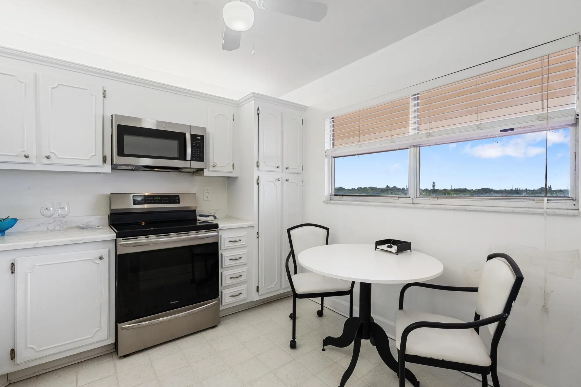 Property Slideshow image 9 of 30 | 3590 via poinciana apt 607, Lake Worth, FL, 33467