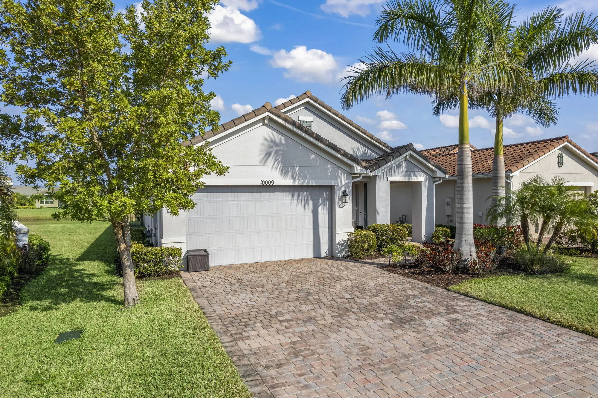 Property Slideshow image 5 of 40 | 10009 sw trumpet tree cir, Port Saint Lucie, FL, 34987