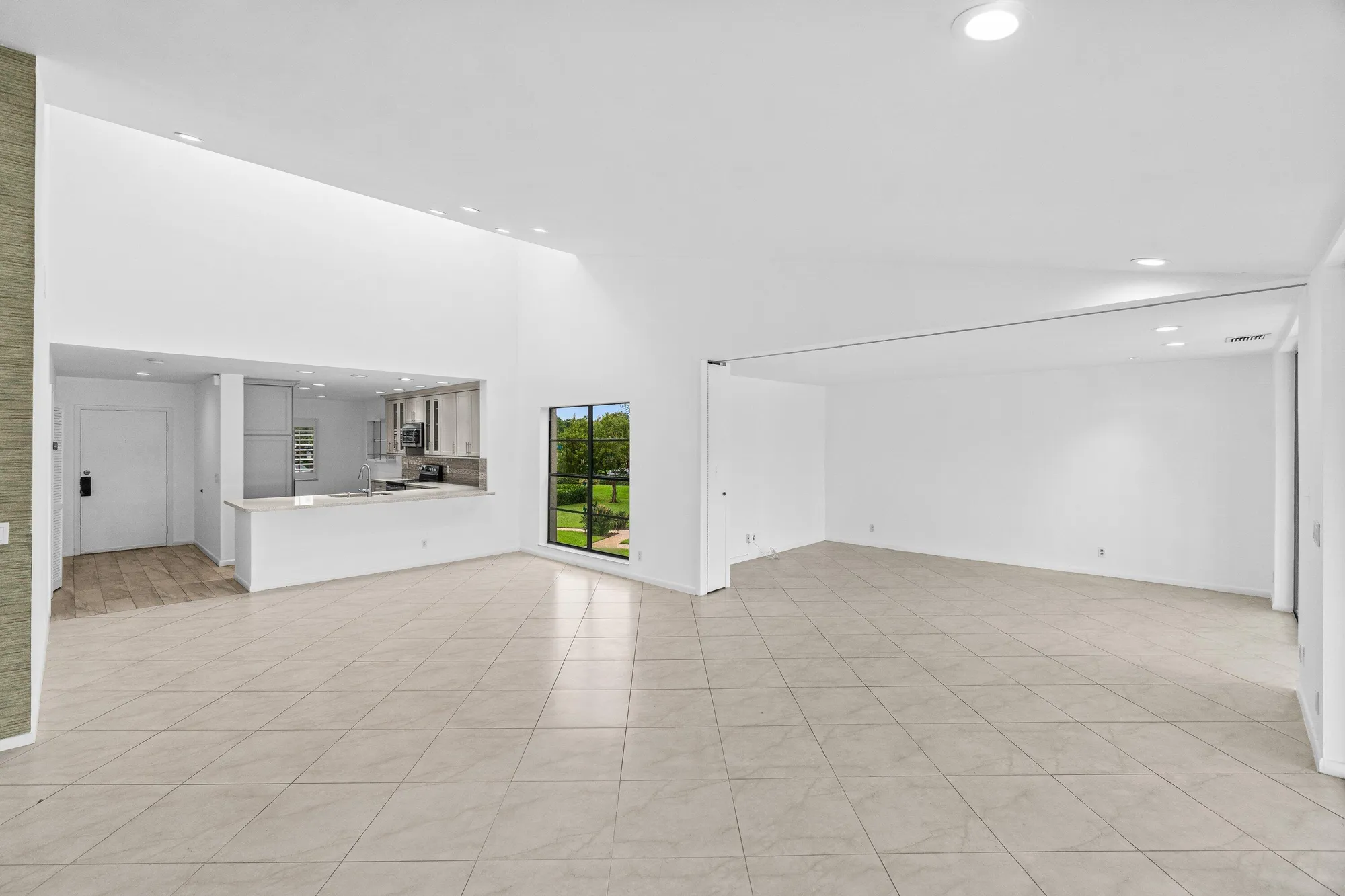 Property Slideshow image 13 of 57 | 23 eastgate dr b, Boynton Beach, FL, 33436