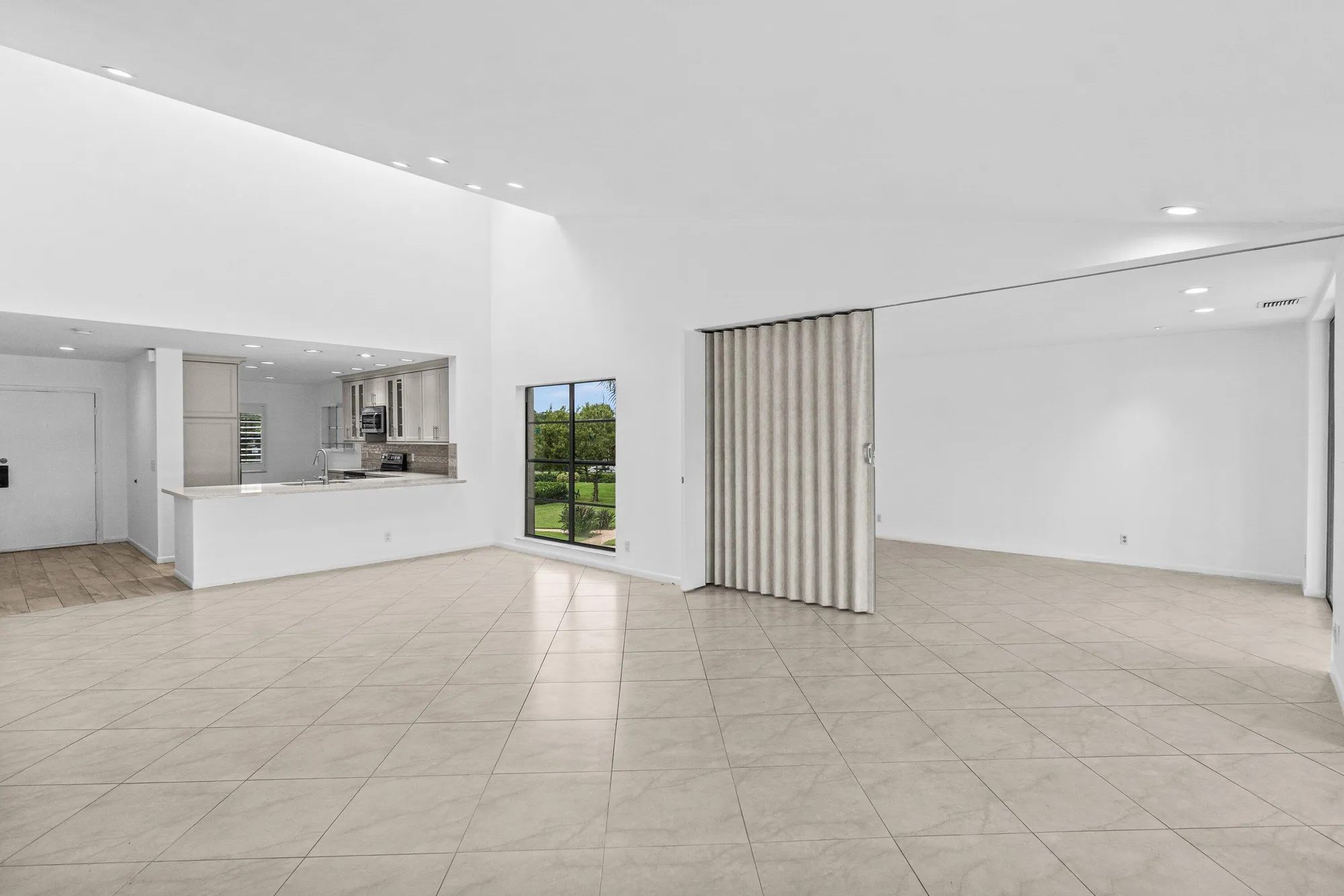 Property Slideshow image 19 of 57 | 23 eastgate dr b, Boynton Beach, FL, 33436