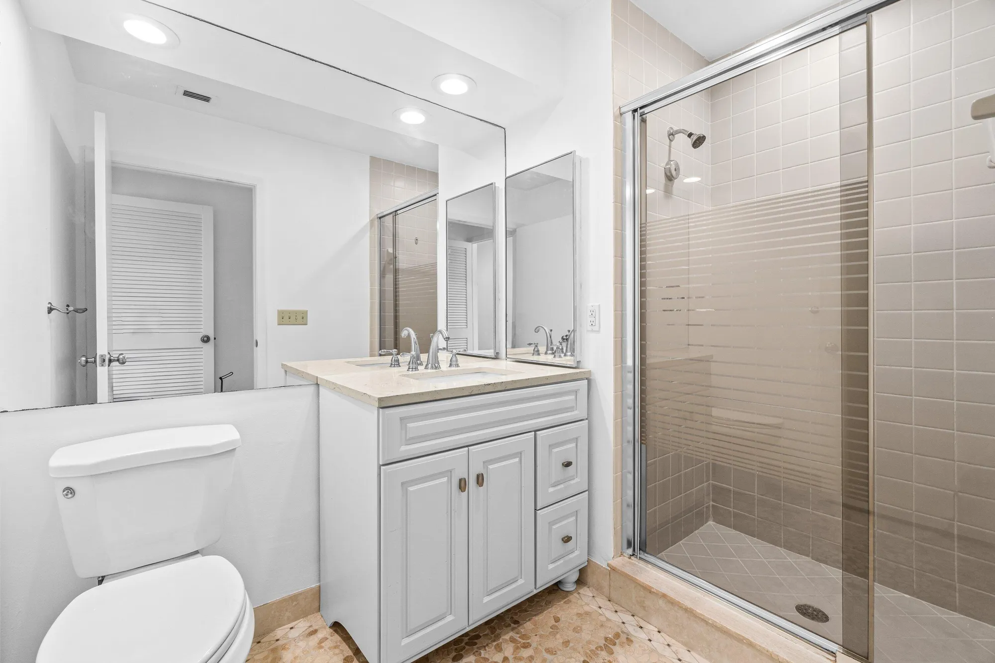 Property Slideshow image 31 of 57 | 23 eastgate dr b, Boynton Beach, FL, 33436