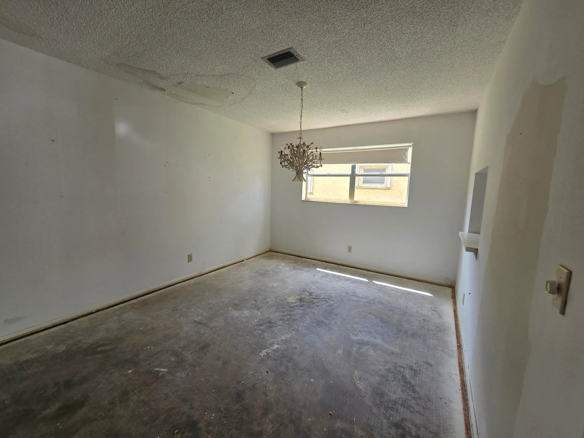 Property Slideshow image 10 of 31 | 449 lake helen dr, West Palm Beach, FL, 33411