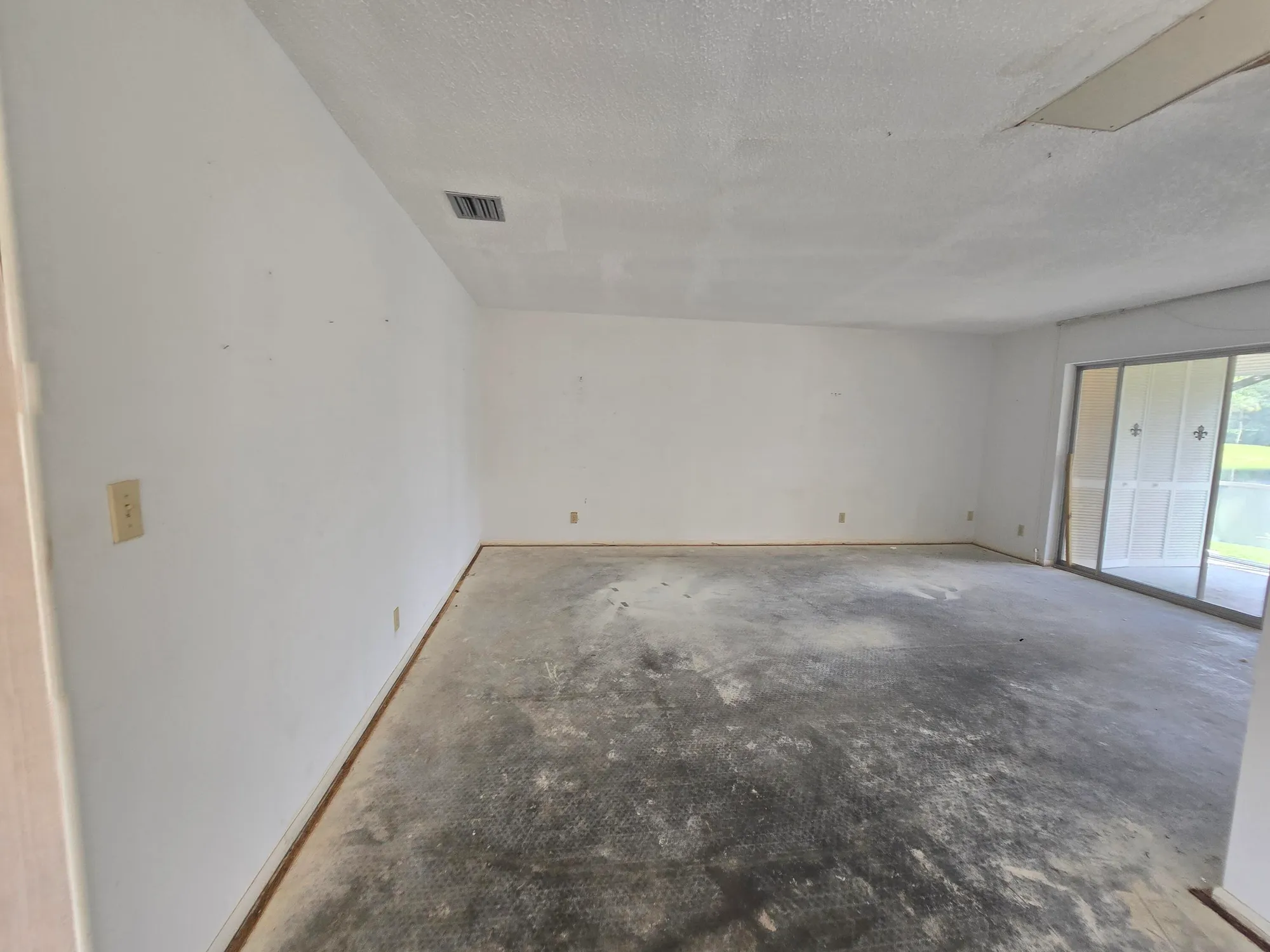 Property Slideshow image 15 of 31 | 449 lake helen dr, West Palm Beach, FL, 33411