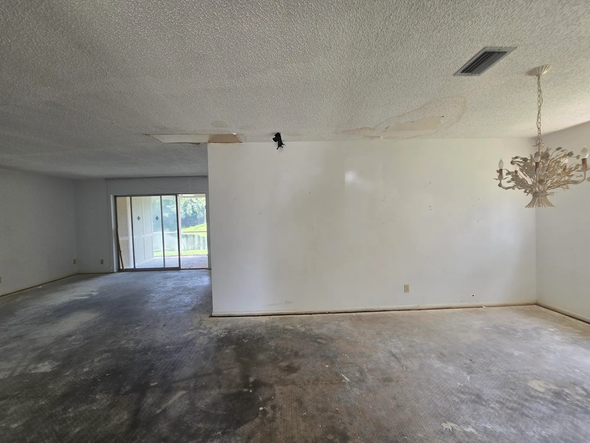 Property Slideshow image 16 of 31 | 449 lake helen dr, West Palm Beach, FL, 33411