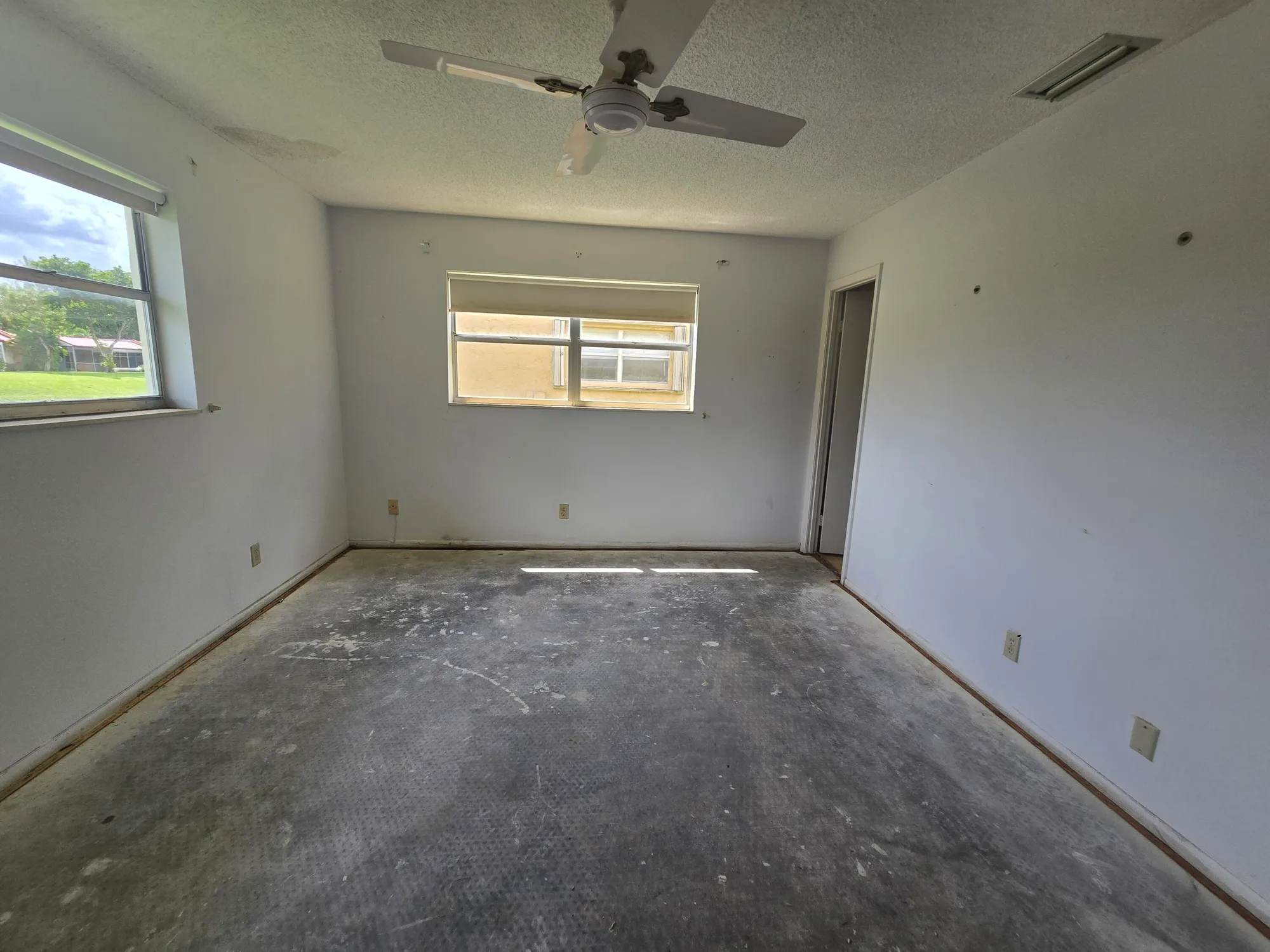 Property Slideshow image 21 of 31 | 449 lake helen dr, West Palm Beach, FL, 33411