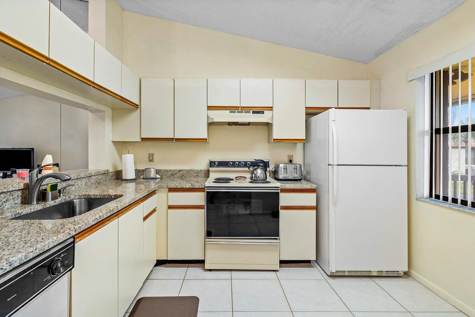 Property Slideshow image 5 of 31 | 4689 lucerne lakes blvd 203, Greenacres, FL, 33467