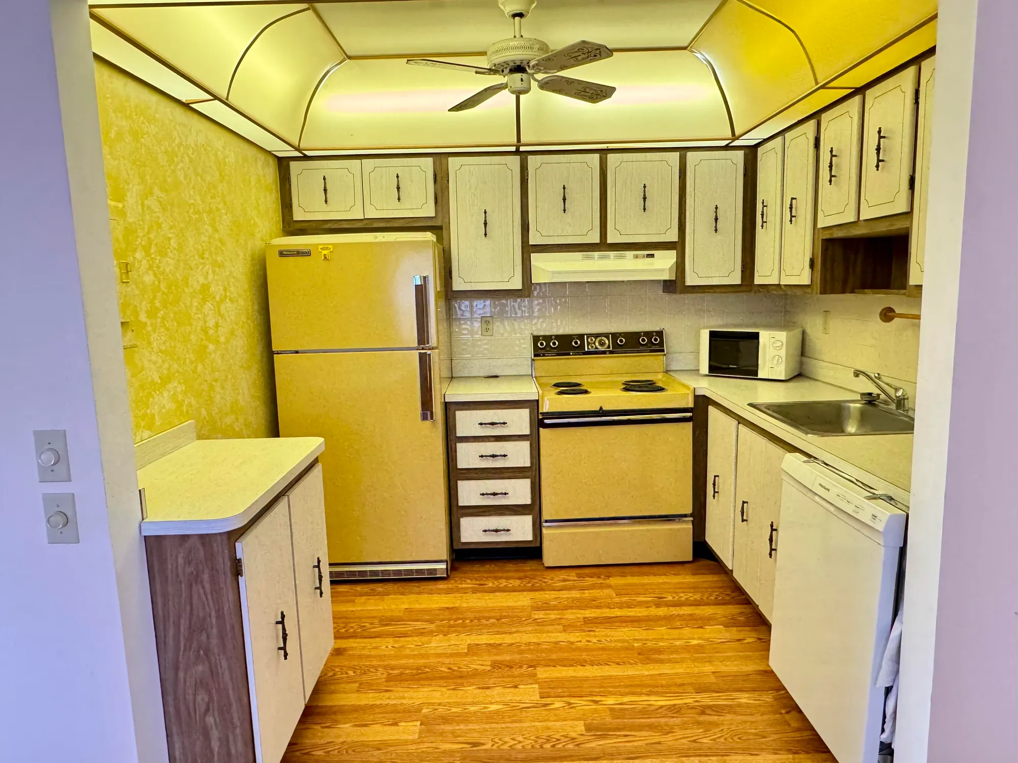 Property Slideshow image 4 of 14 | 799 burgundy q # 799, Delray Beach, FL, 33484