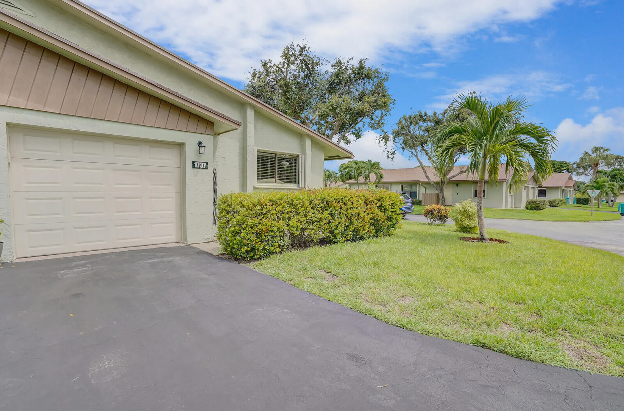 Property Slideshow image 2 of 32 | 1737 palmland dr, Boynton Beach, FL, 33436