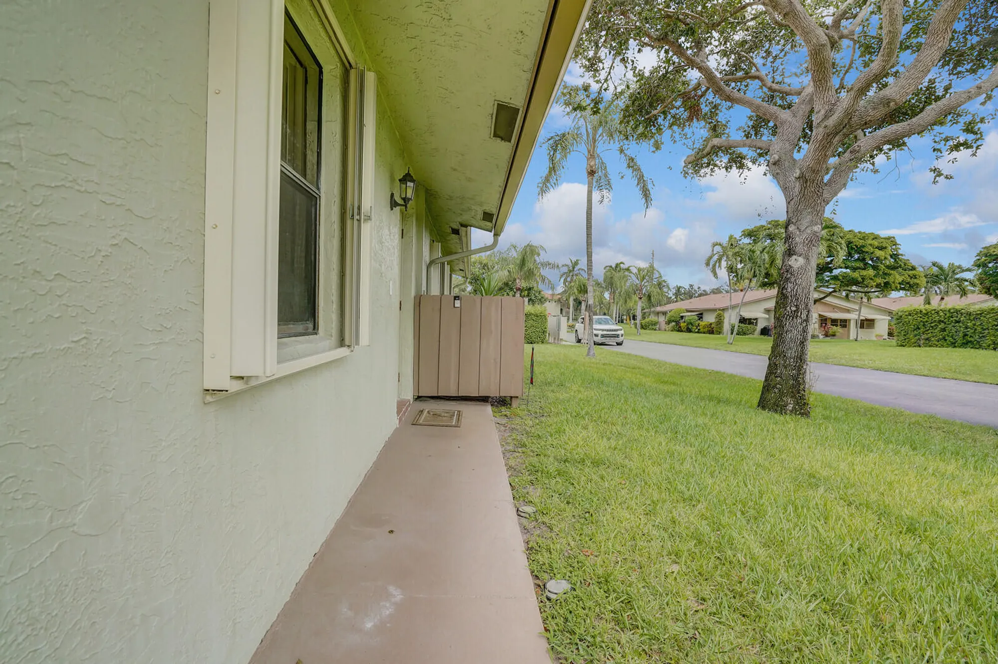 Property Slideshow image 5 of 32 | 1737 palmland dr, Boynton Beach, FL, 33436