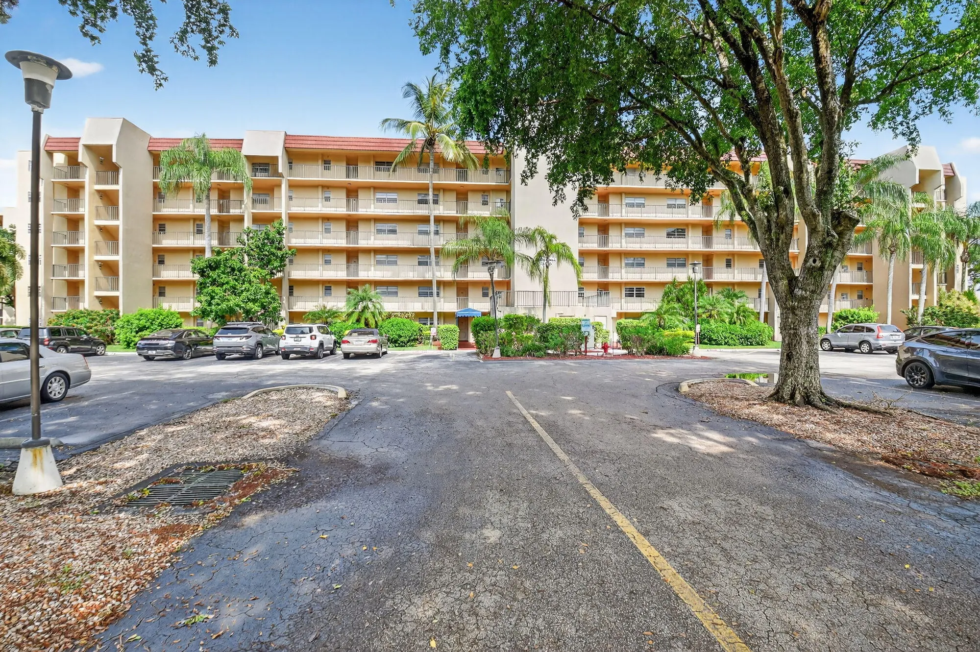 Property Slideshow image 33 of 46 | 3810 via poinciana apt 206, Lake Worth, FL, 33467